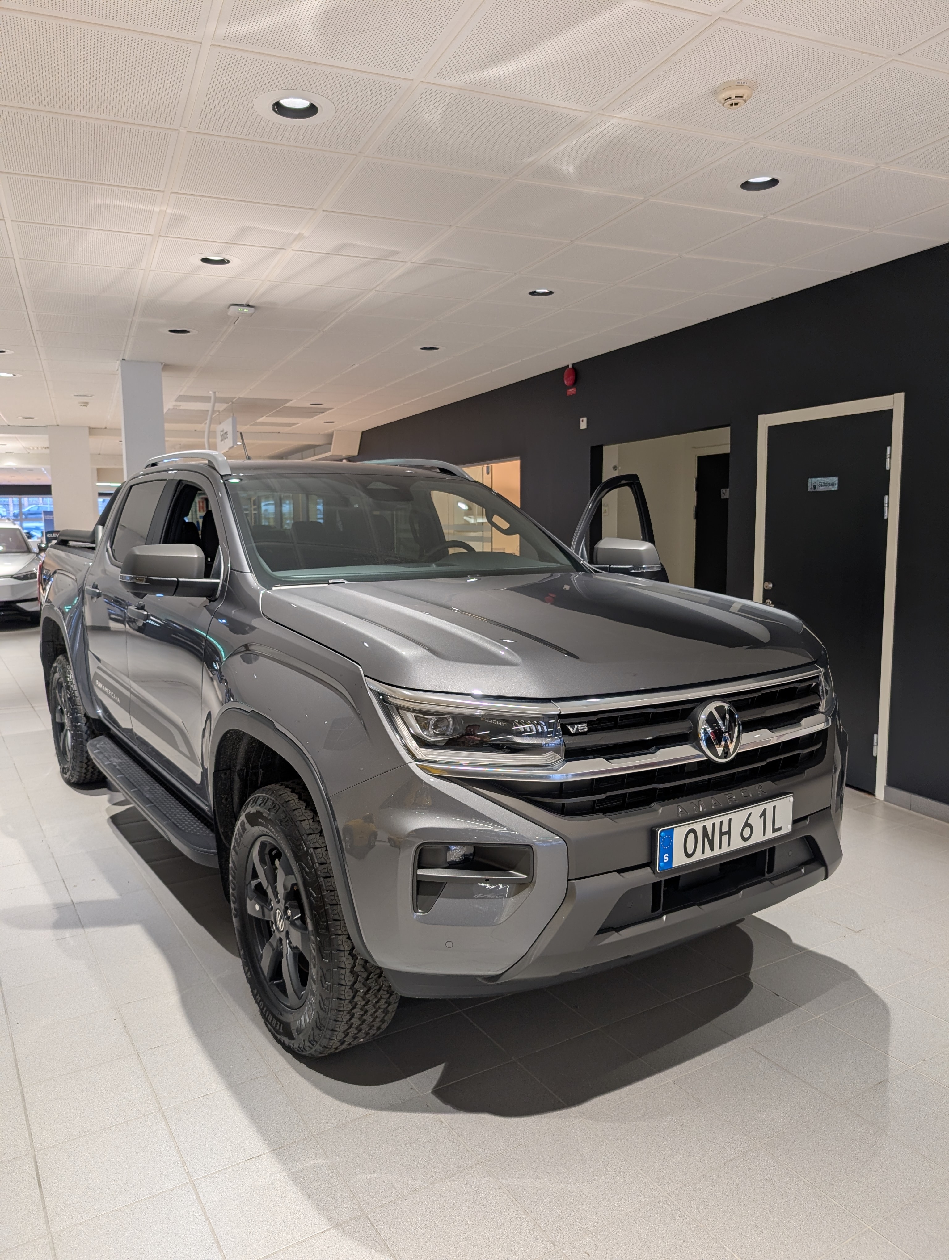 Volkswagen Amarok 3.0 V6 TDI SCR 2025, photo 3/4