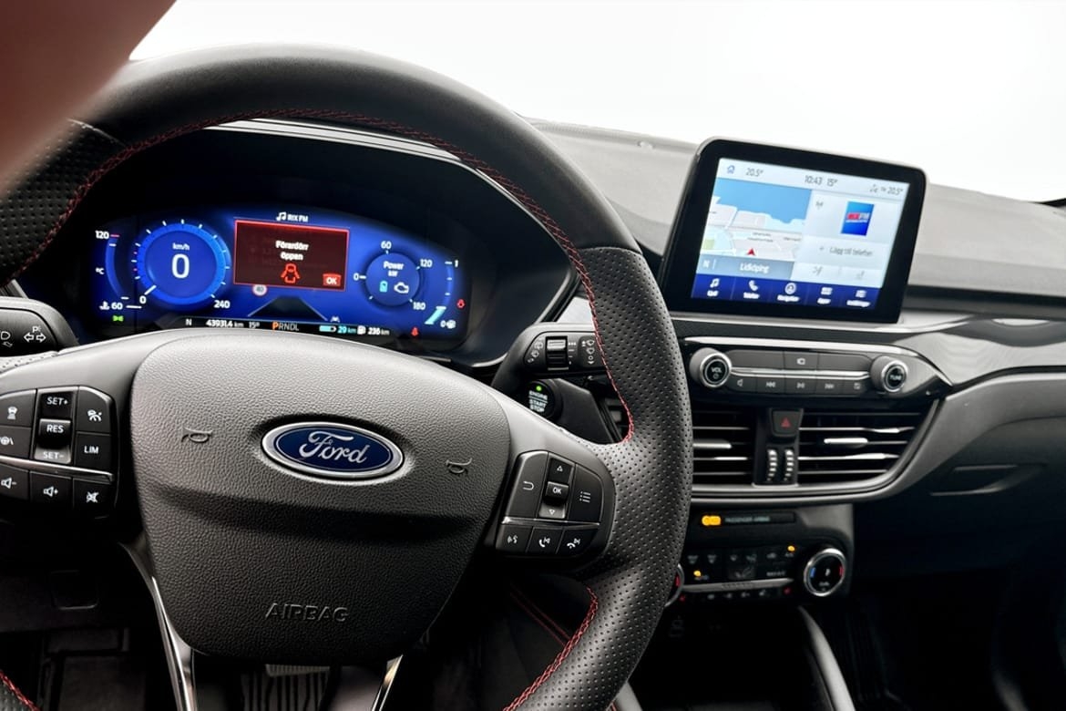 Ford Kuga ST-Line Plug-In Hybrid225hk 2023, bild 4/9