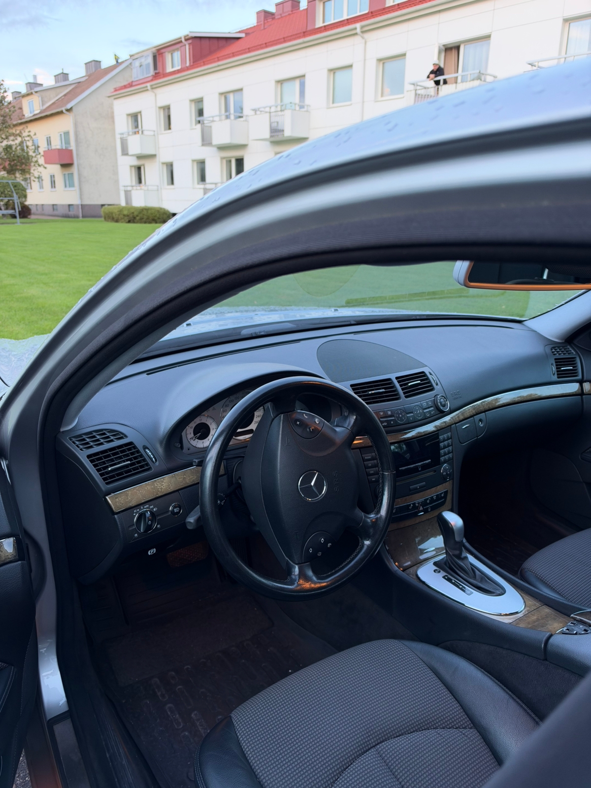 Mercedes-Benz E 200 Kompressor 5G-Tronic 2005, photo 4/5