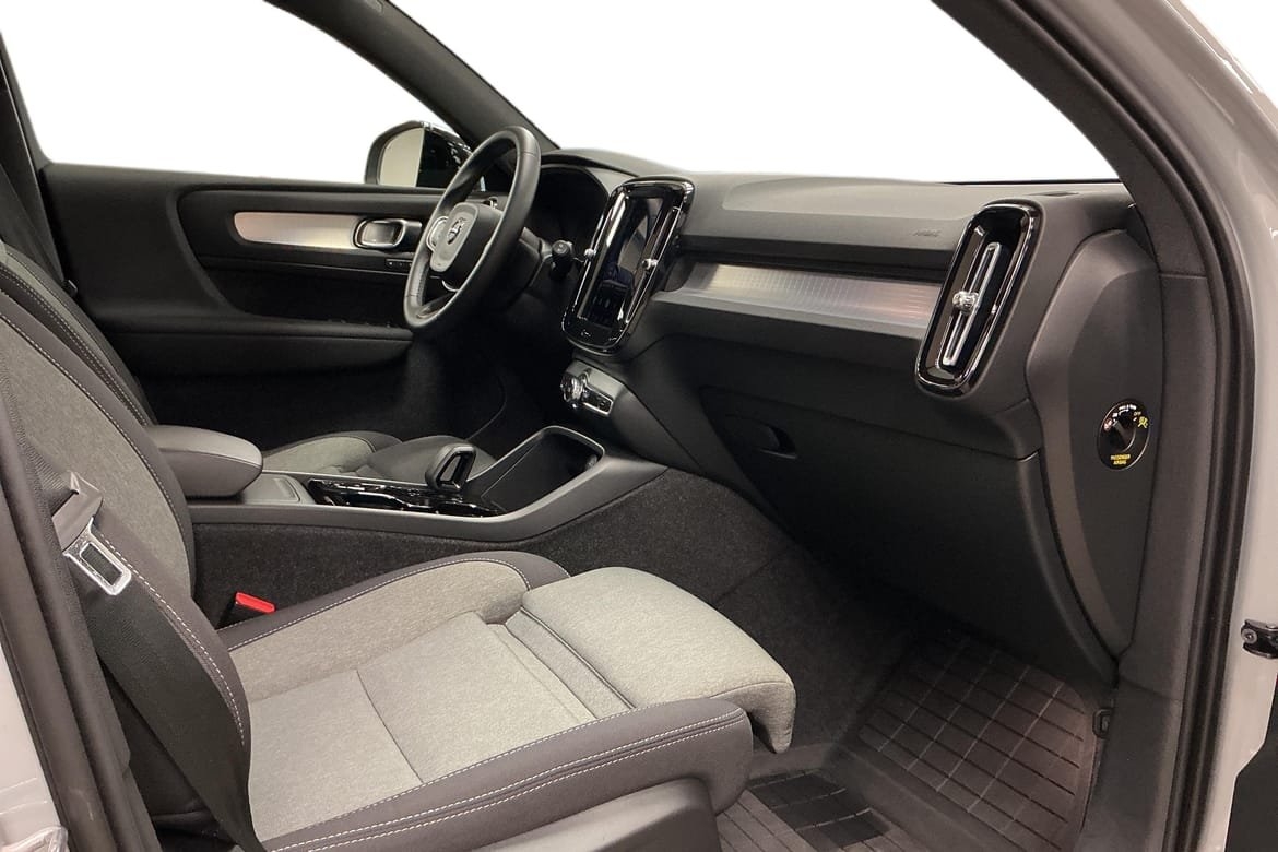 Volvo XC40 B3 FWD Bensin Plus Dark 2025, bild 7/10