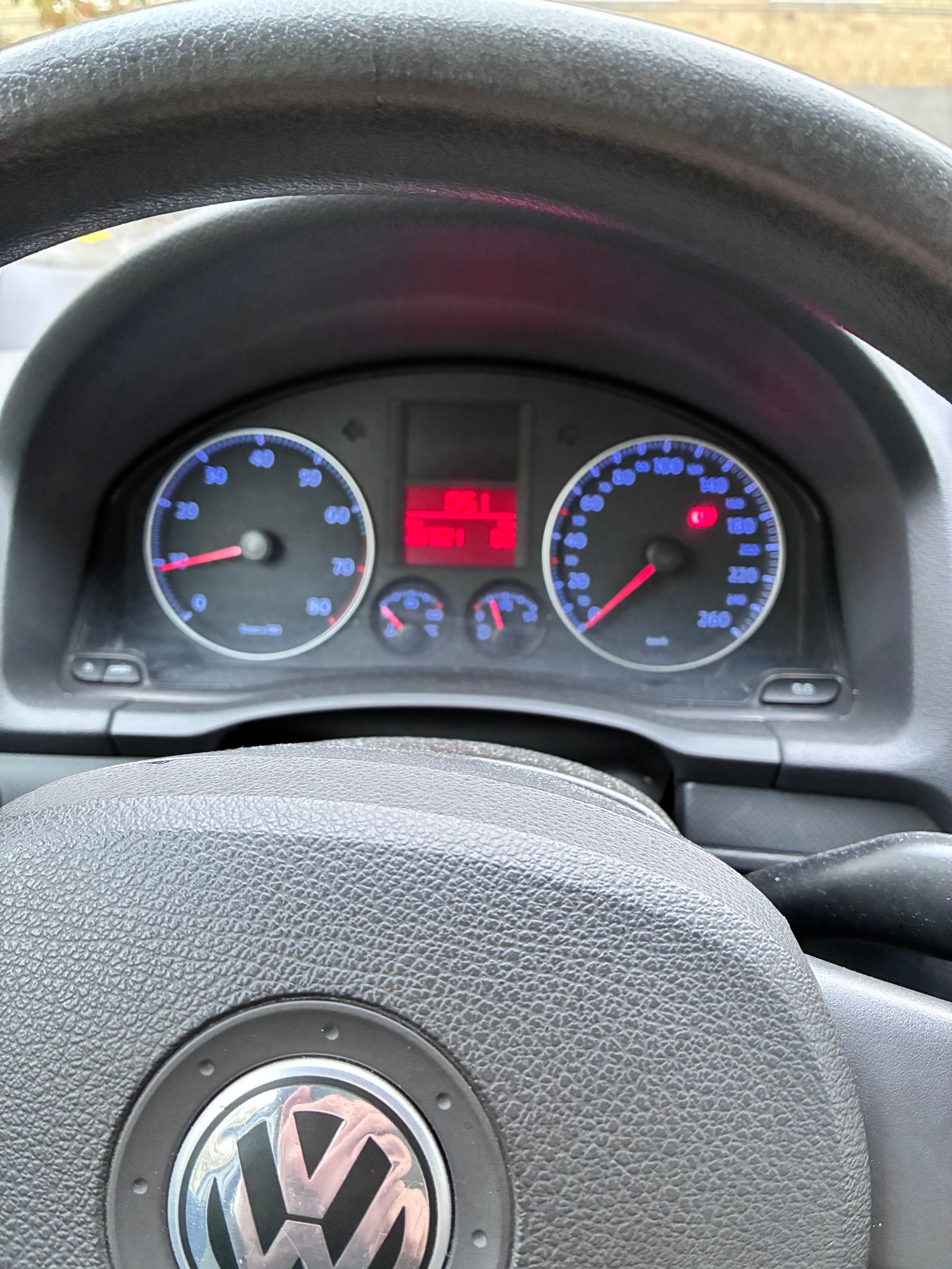 Volkswagen Golf 1.6 2004, photo 2/5
