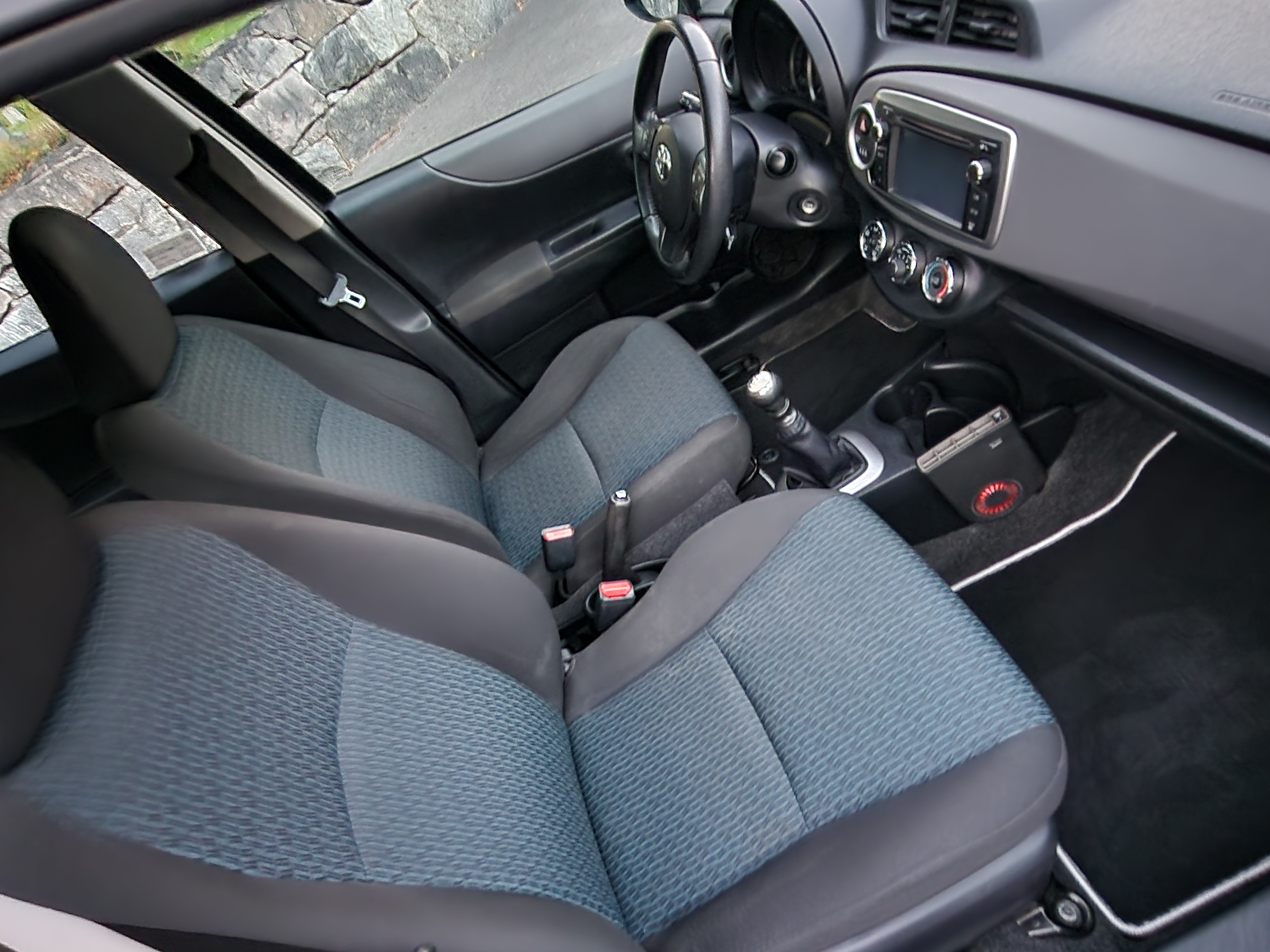 Toyota Yaris 2012, bild 7/8