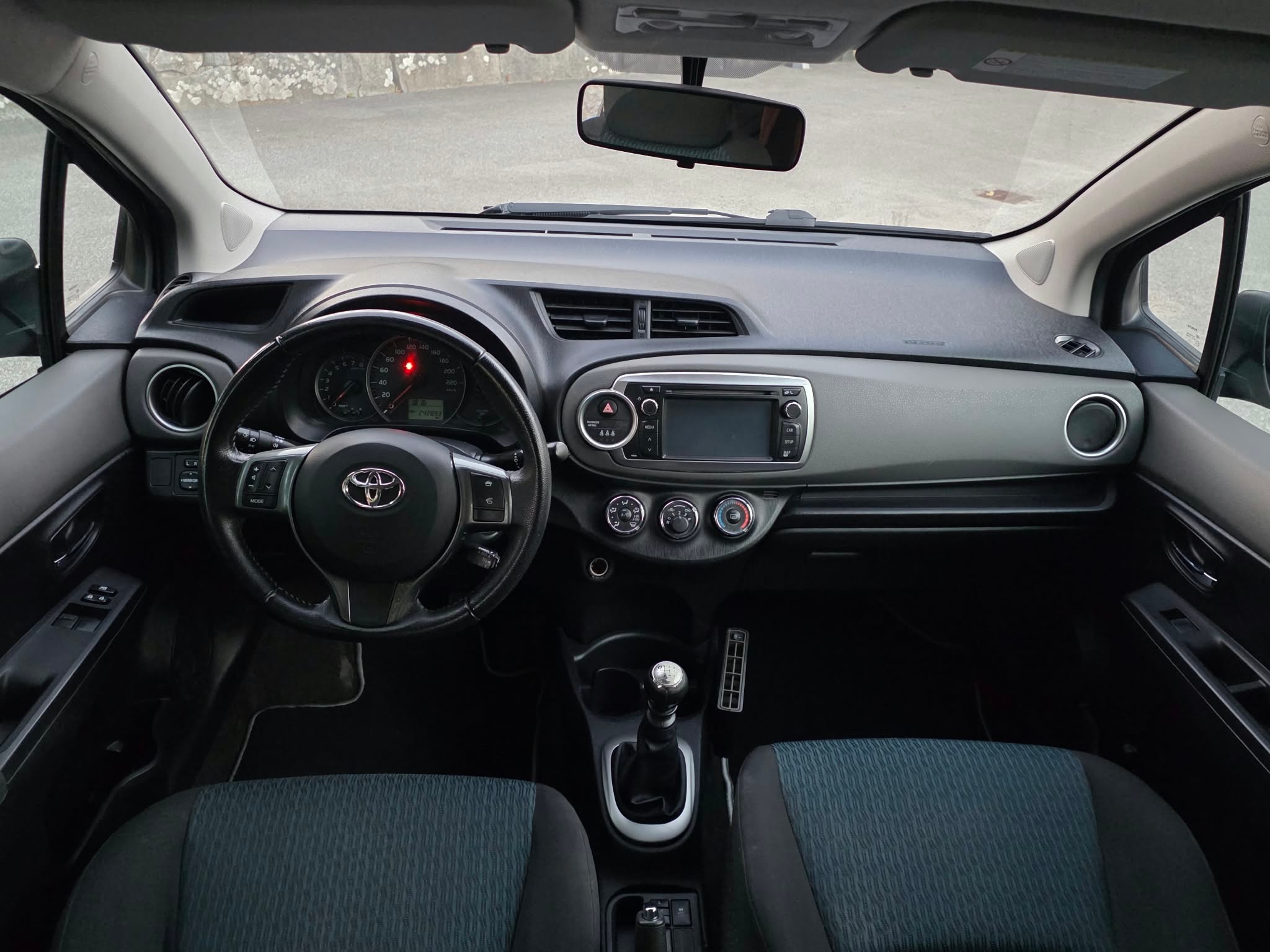 Toyota Yaris 2012, bild 5/8