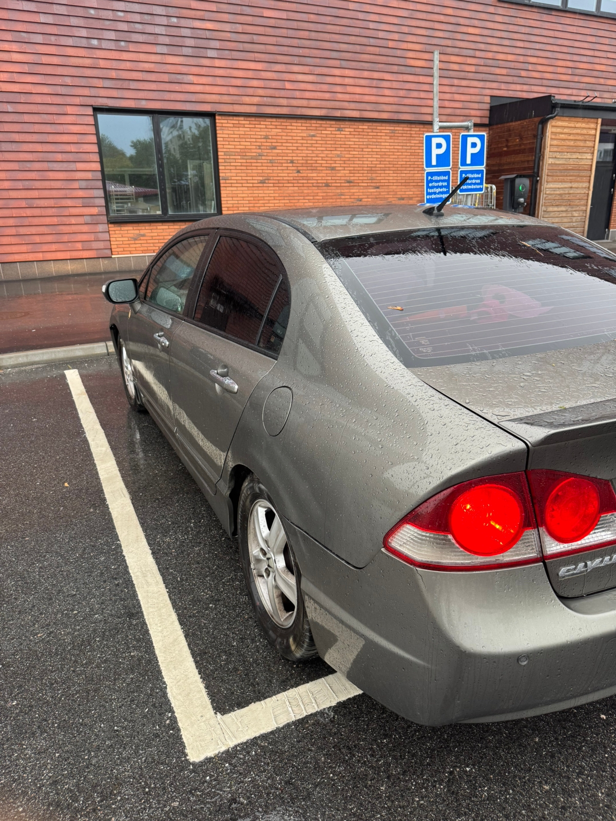 Honda Civic Hybrid 1.3 i-DSI CVT 2007, bild 2/10