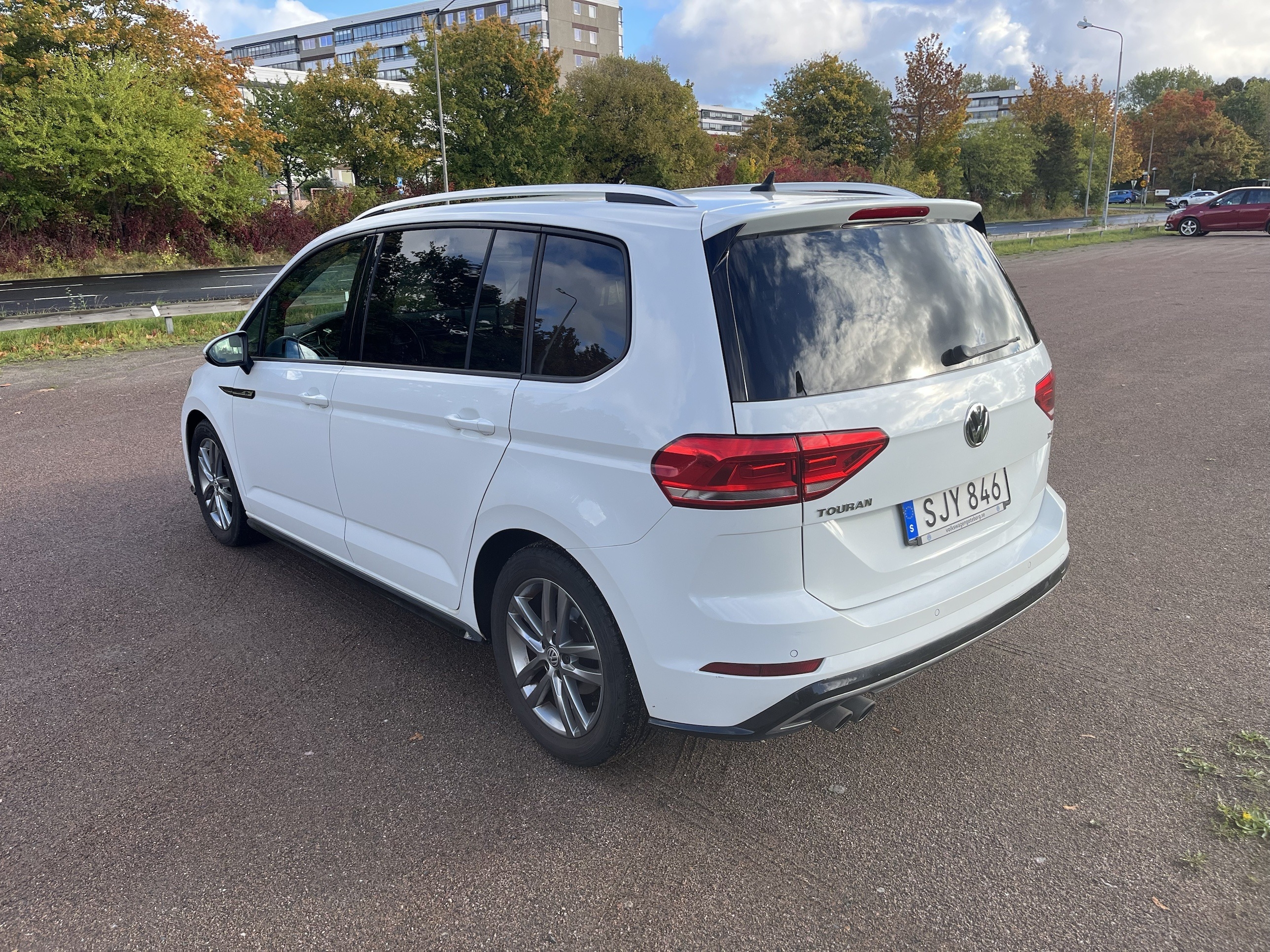Volkswagen Touran 1.4 TSI R-Line 2017, kuva 2/4