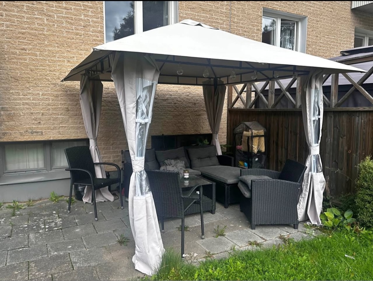 Paviljong och utemöbler
