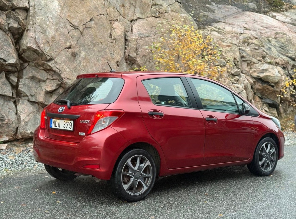 Toyota Yaris Hybrid e-CVT 2012, bild 5/10