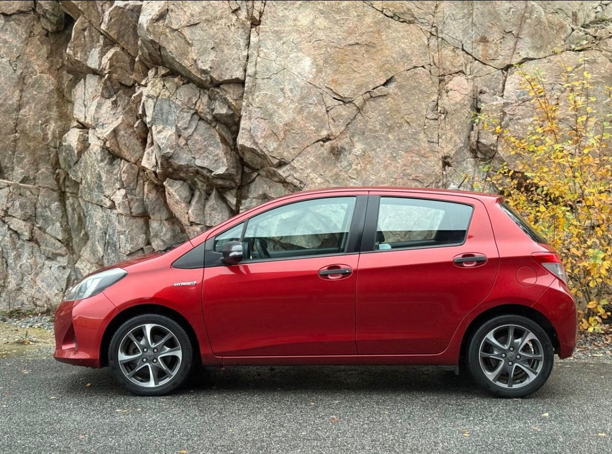 Toyota Yaris Hybrid e-CVT 2012, bild 3/10
