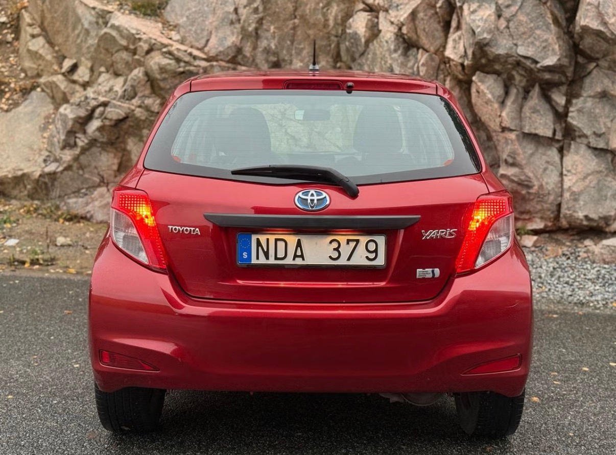 Toyota Yaris Hybrid e-CVT 2012, bild 6/10