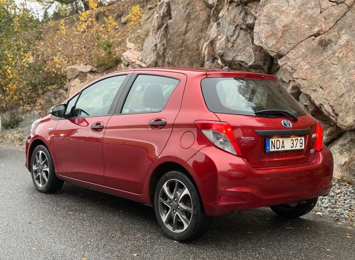 Toyota Yaris Hybrid e-CVT 2012, bild 4/10