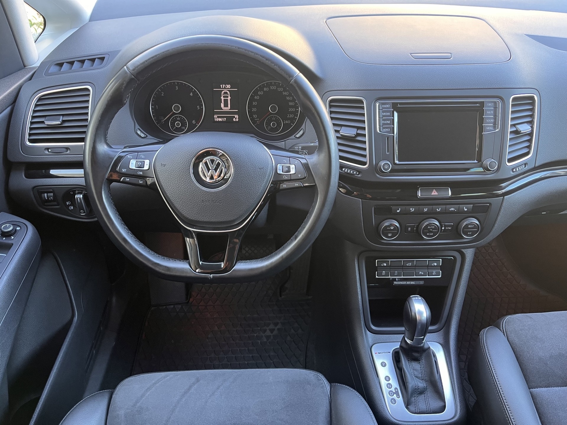 Volkswagen Sharan 2017, bild 6/10