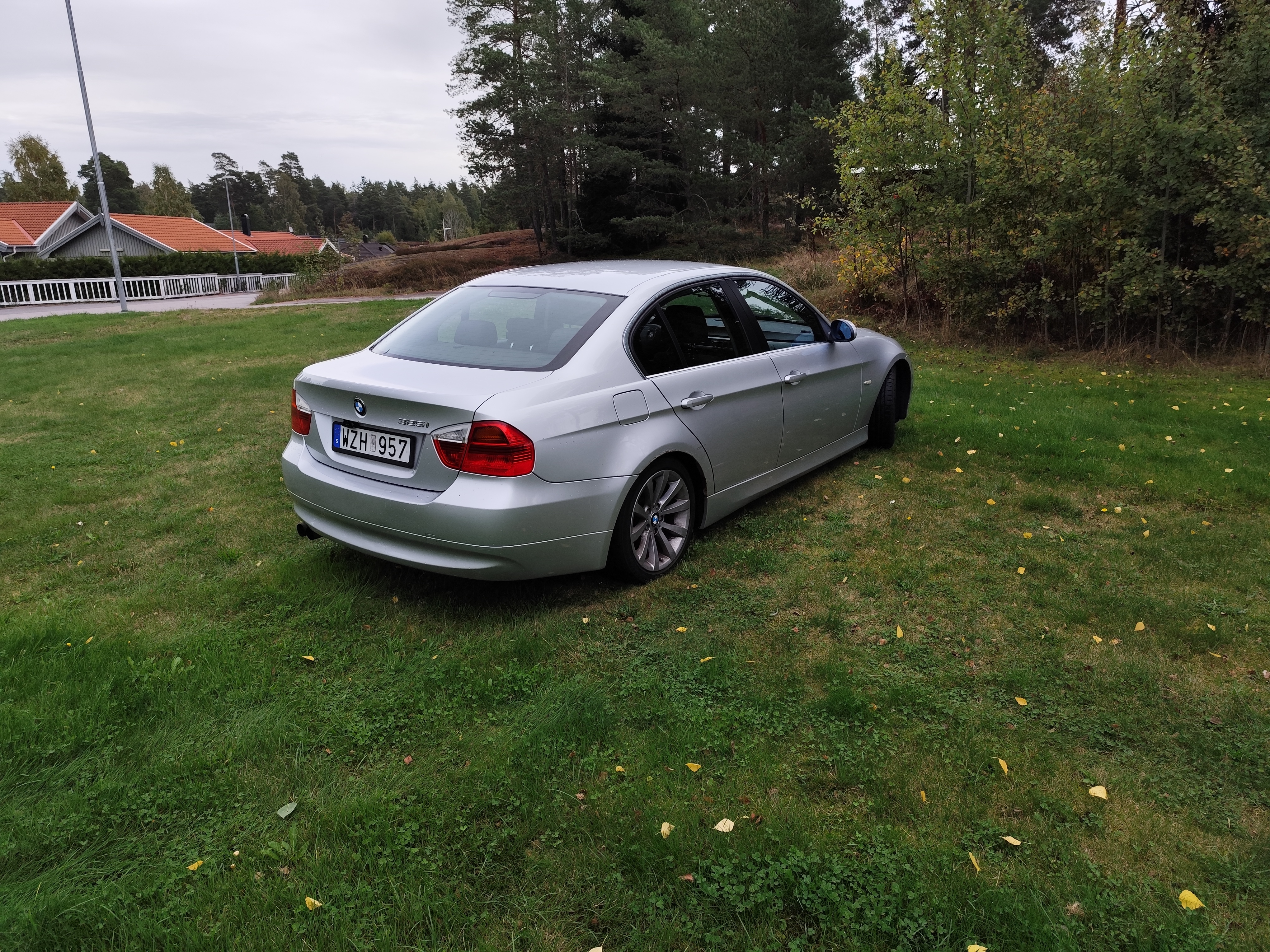BMW 325i 2006, bild 3/4