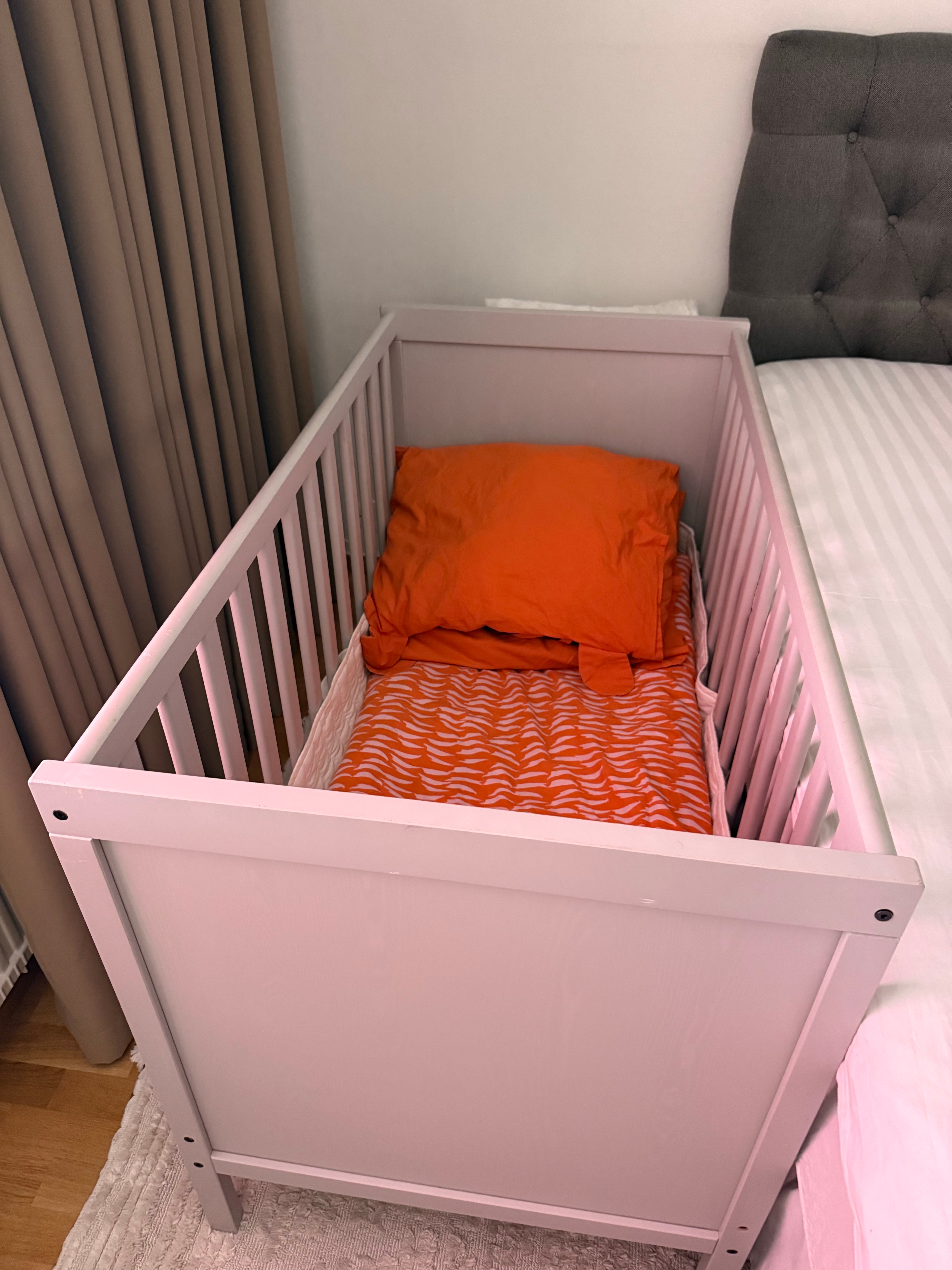 IKEA spjälsäng vit SUNDVIK