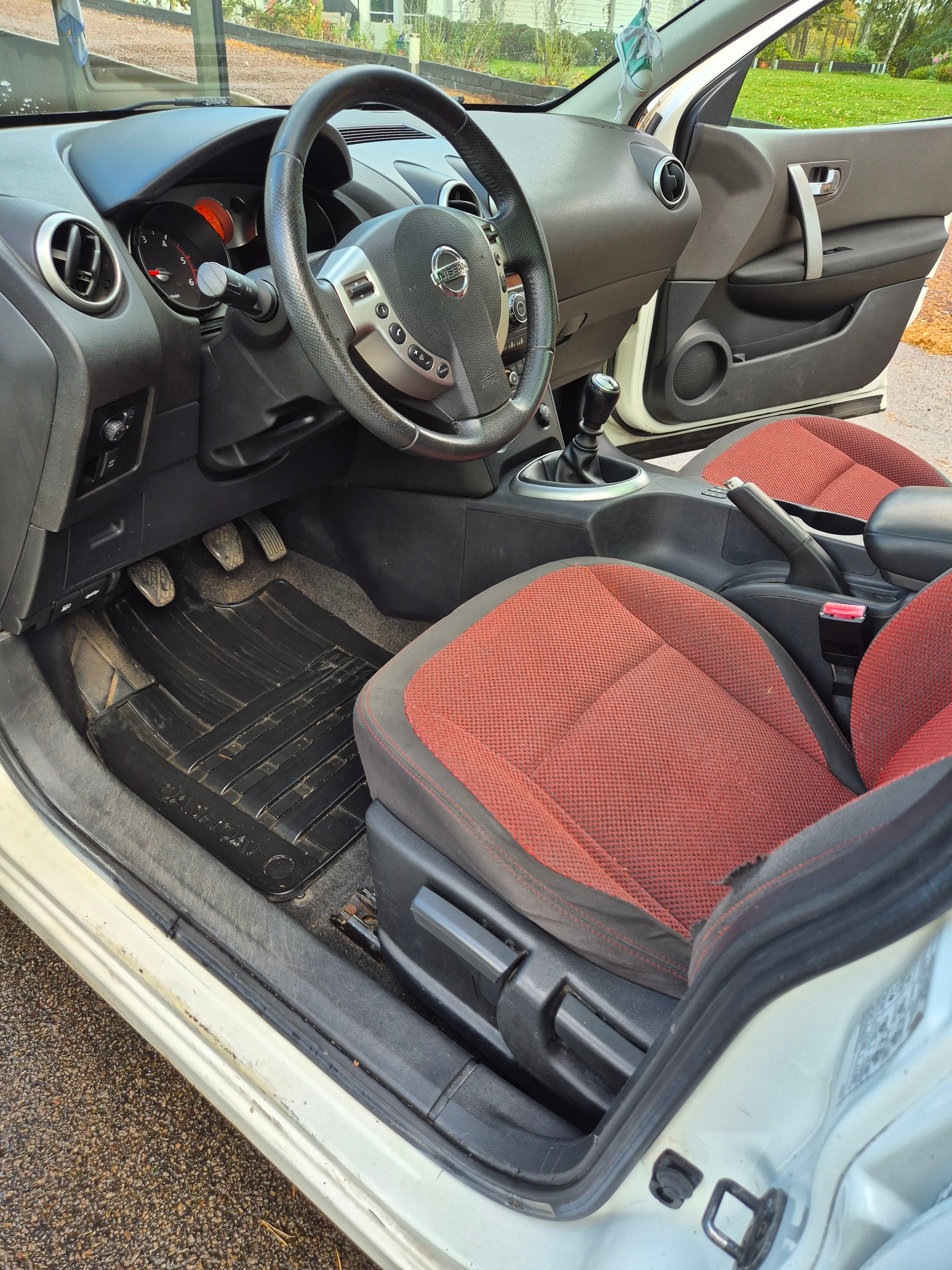 Nissan Qashqai 1.5 dCi 2008, bild 6/10