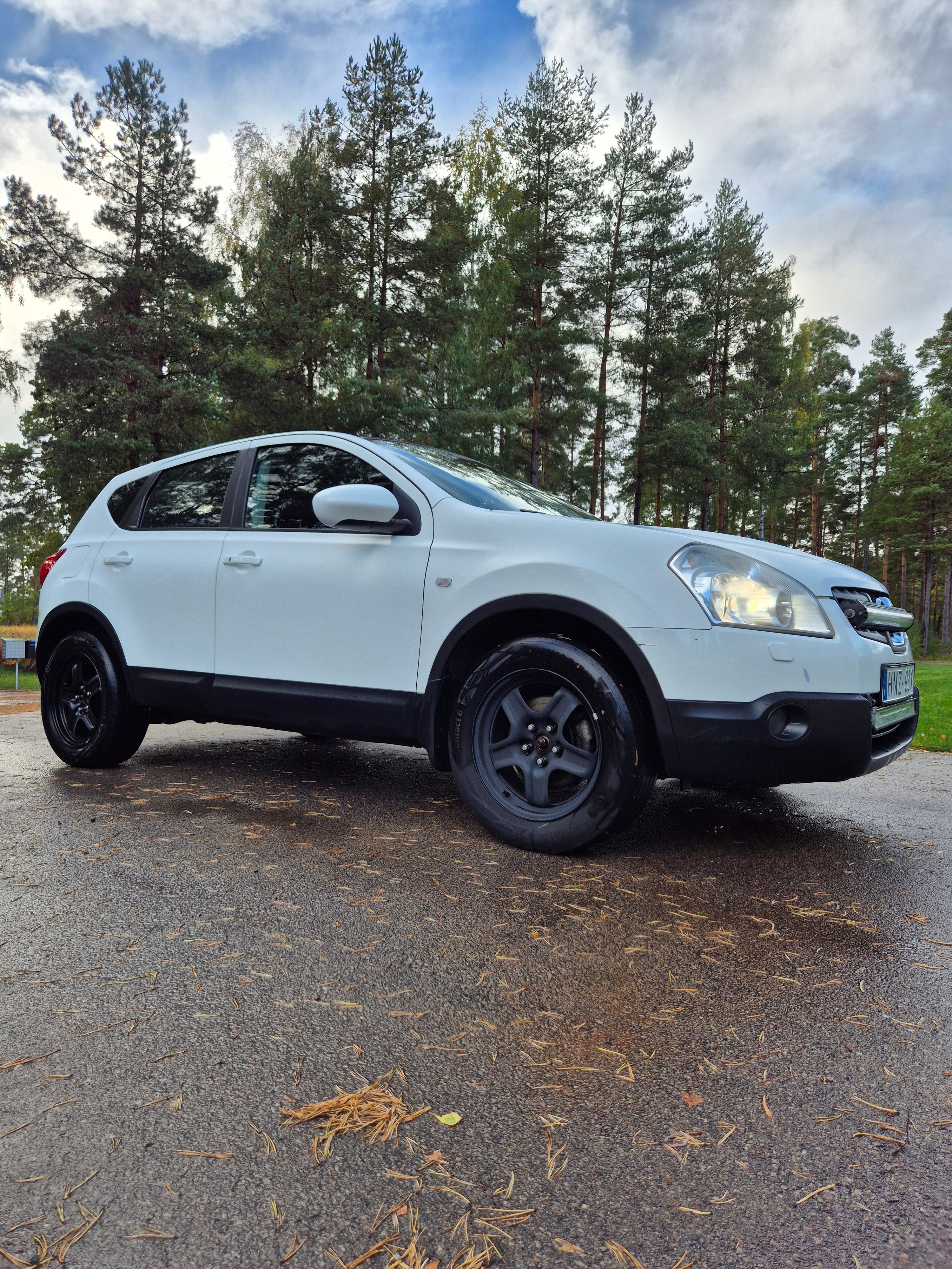Nissan Qashqai 1.5 dCi 2008, bild 2/10