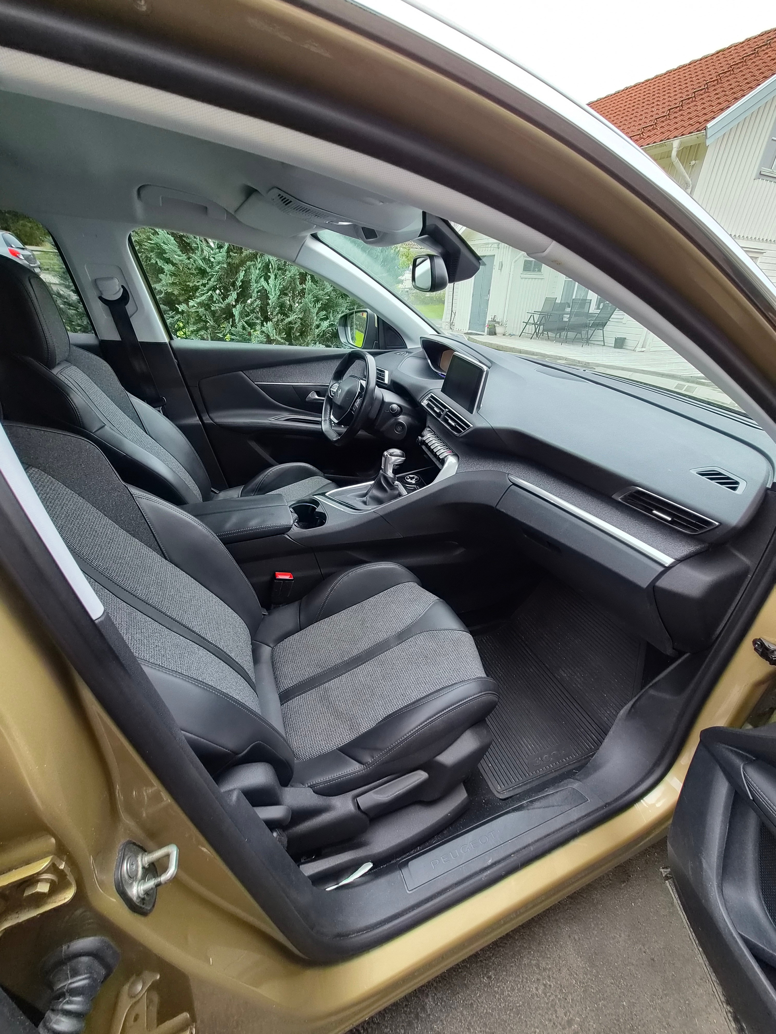 Peugeot 3008 1.2 PureTech 130 2017, bild 4/7