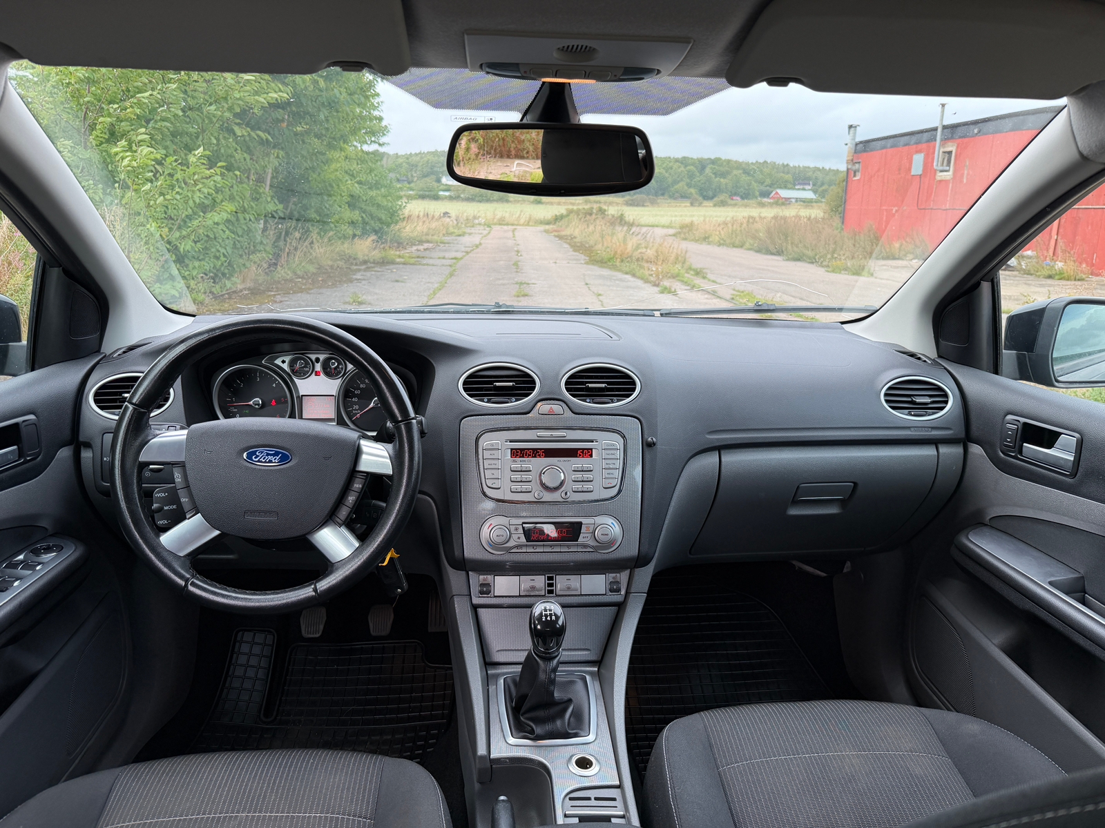 Ford Focus Kombi 1.6 TDCi Manuell 2010, bild 7/7