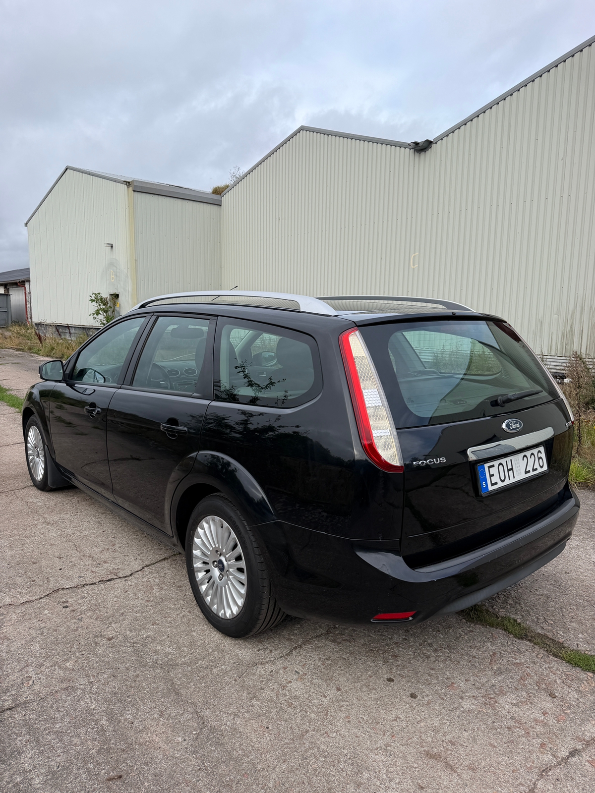 Ford Focus Kombi 1.6 TDCi Manuell 2010, bild 2/7
