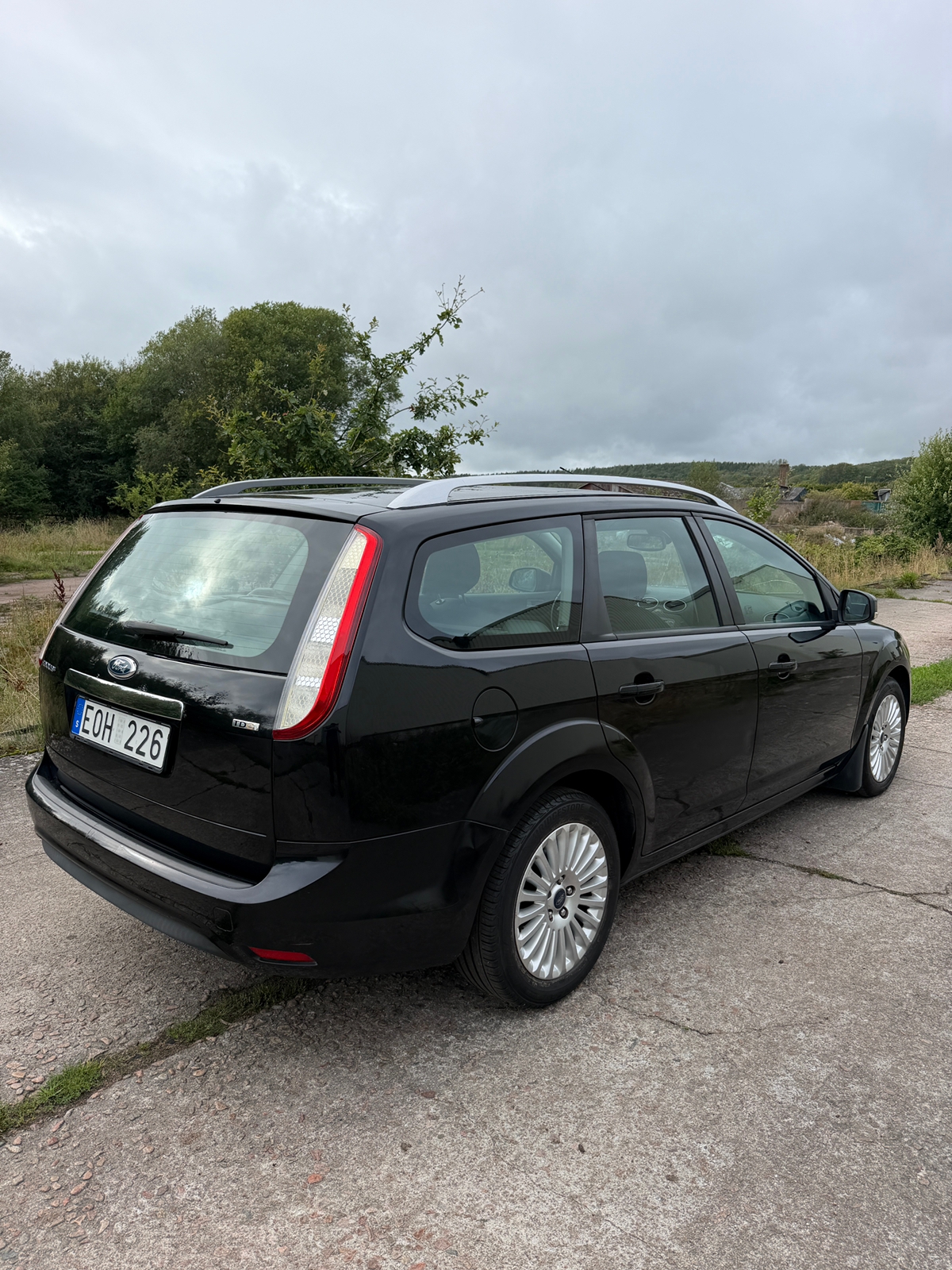 Ford Focus Kombi 1.6 TDCi Manuell 2010, bild 3/7