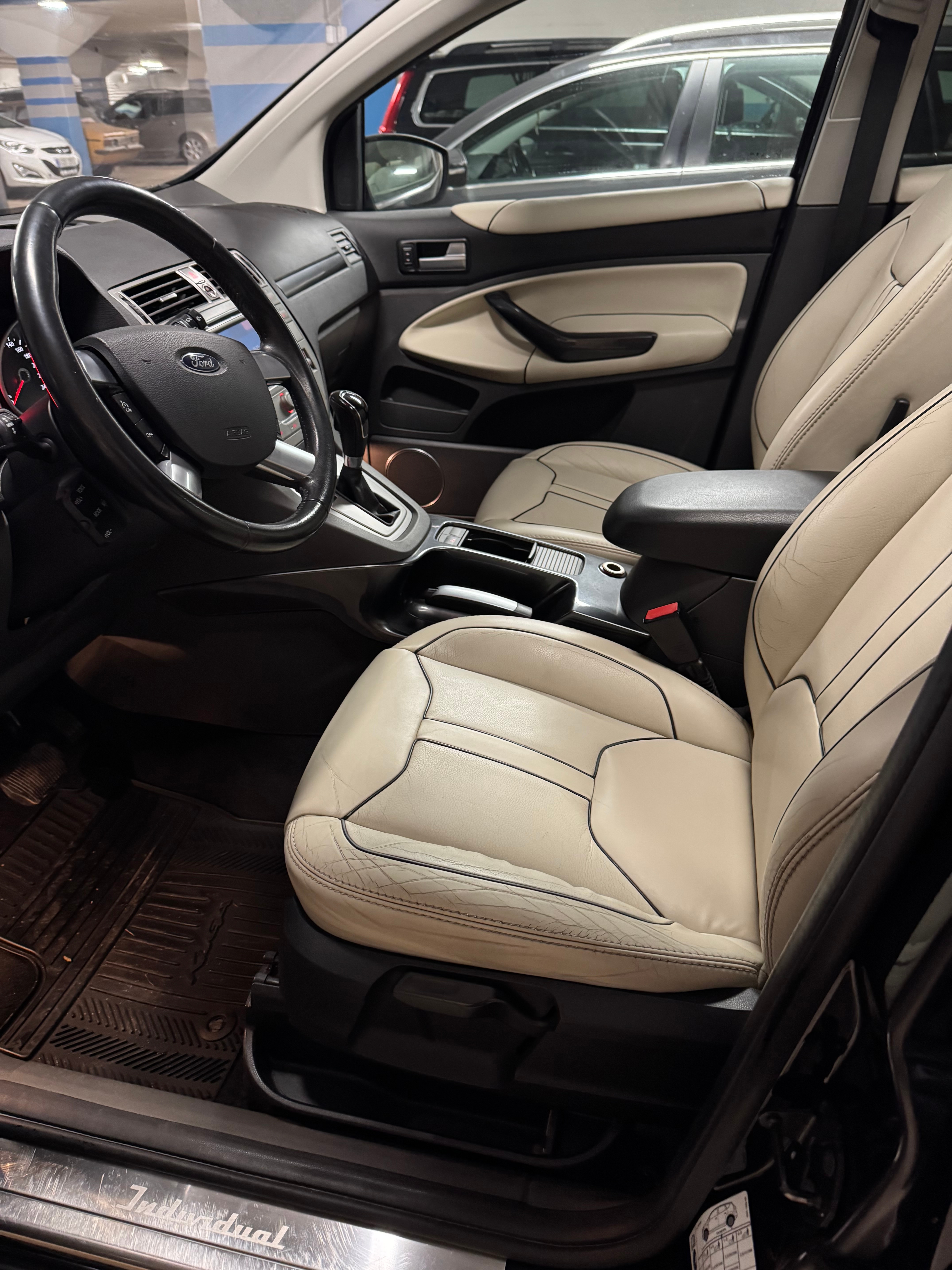 Ford Kuga 2.0 TDCi DPF 2011, bild 6/7