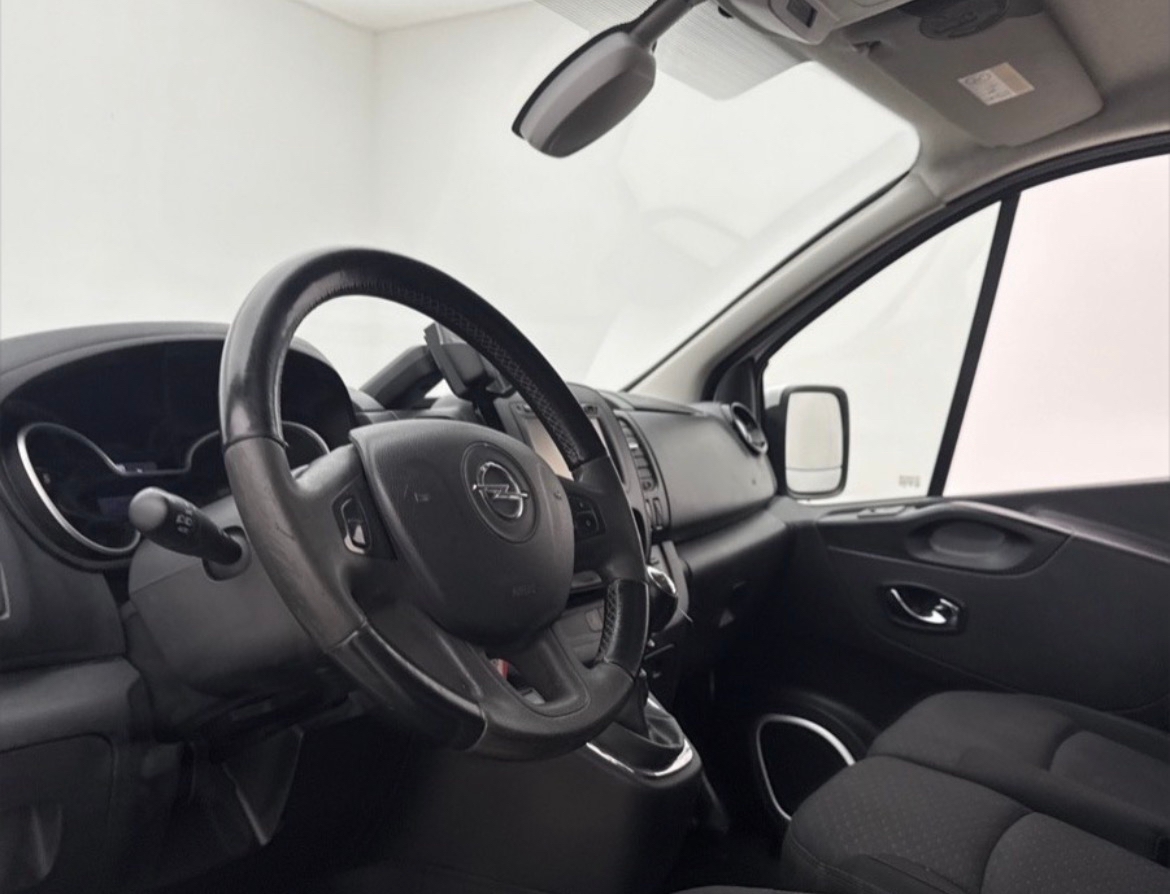 Opel Vivaro 1.6 BiTurbo Diesel 2019, photo 6/8