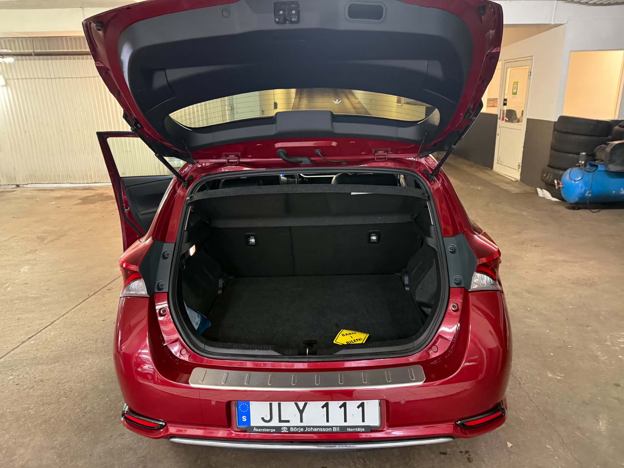 Toyota Auris Hybrid e-CVT 2018, bild 5/9