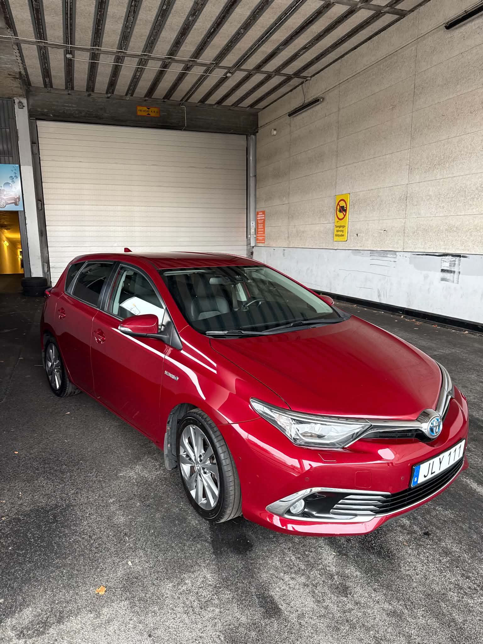 Toyota Auris Hybrid e-CVT 2018, bild 2/9