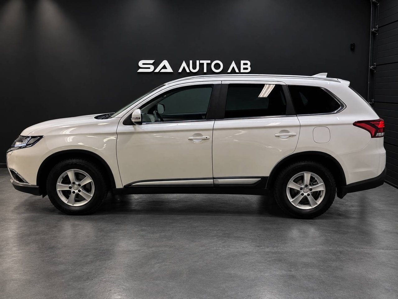 Mitsubishi Outlander 2.2 DI-D Comfort 2017, photo 5/10