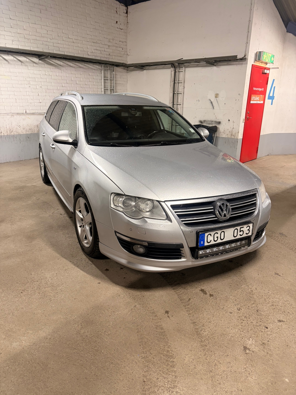 Volkswagen Passat 2.0 TDI DPF R-Line 2010, bild 2/10