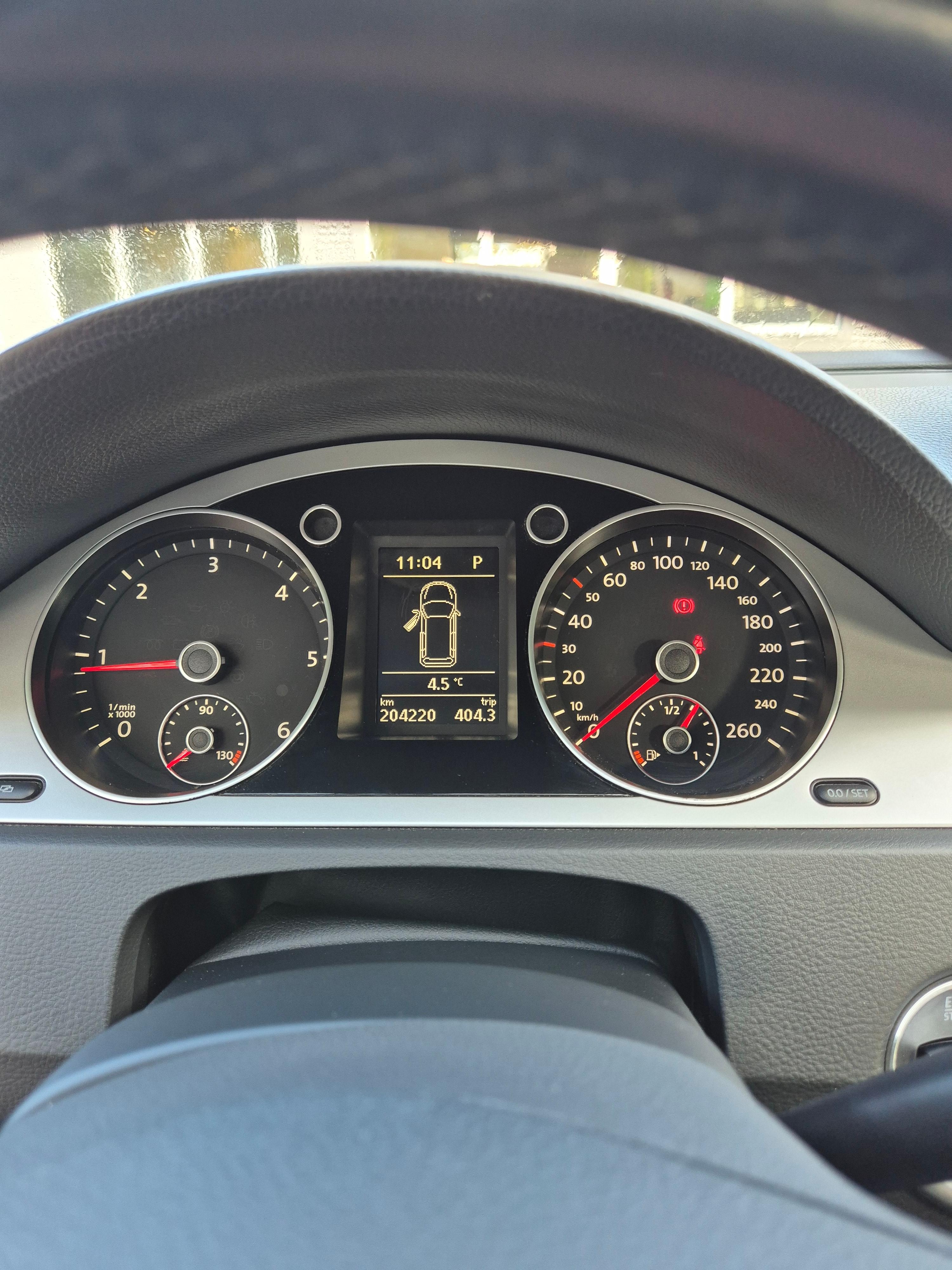Volkswagen Passat 2.0 TDI DPF R-Line 2010, bild 2/8