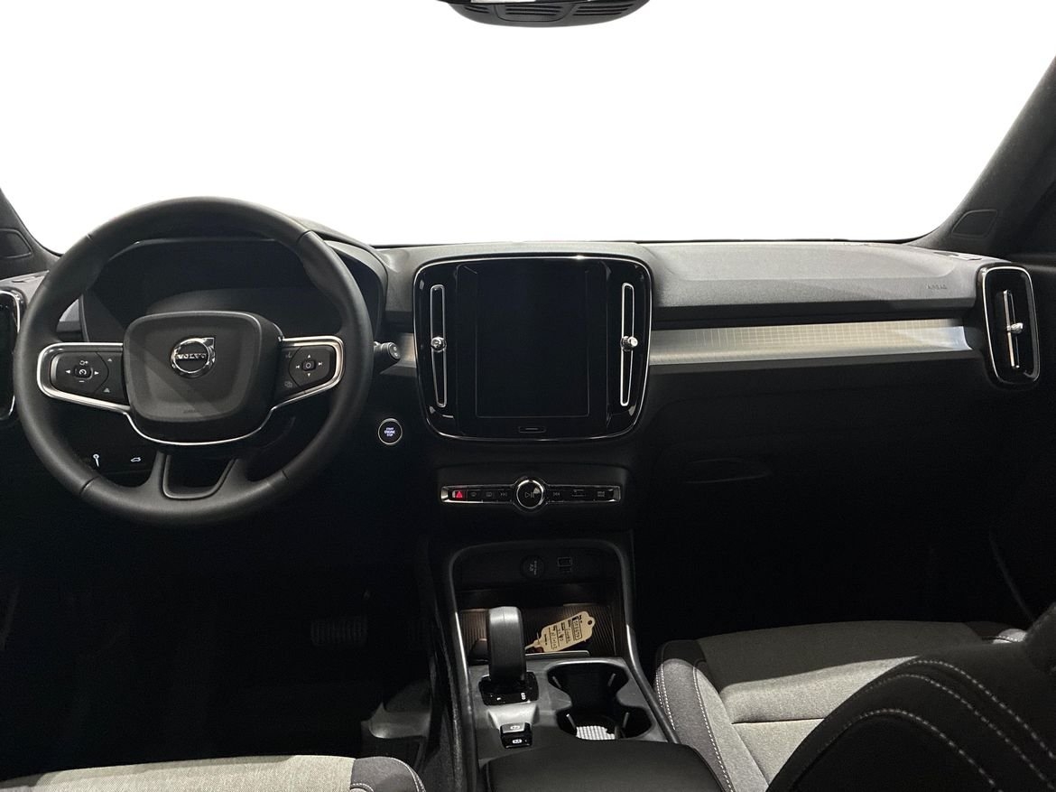 Volvo XC40 B4 2022, photo 5/17