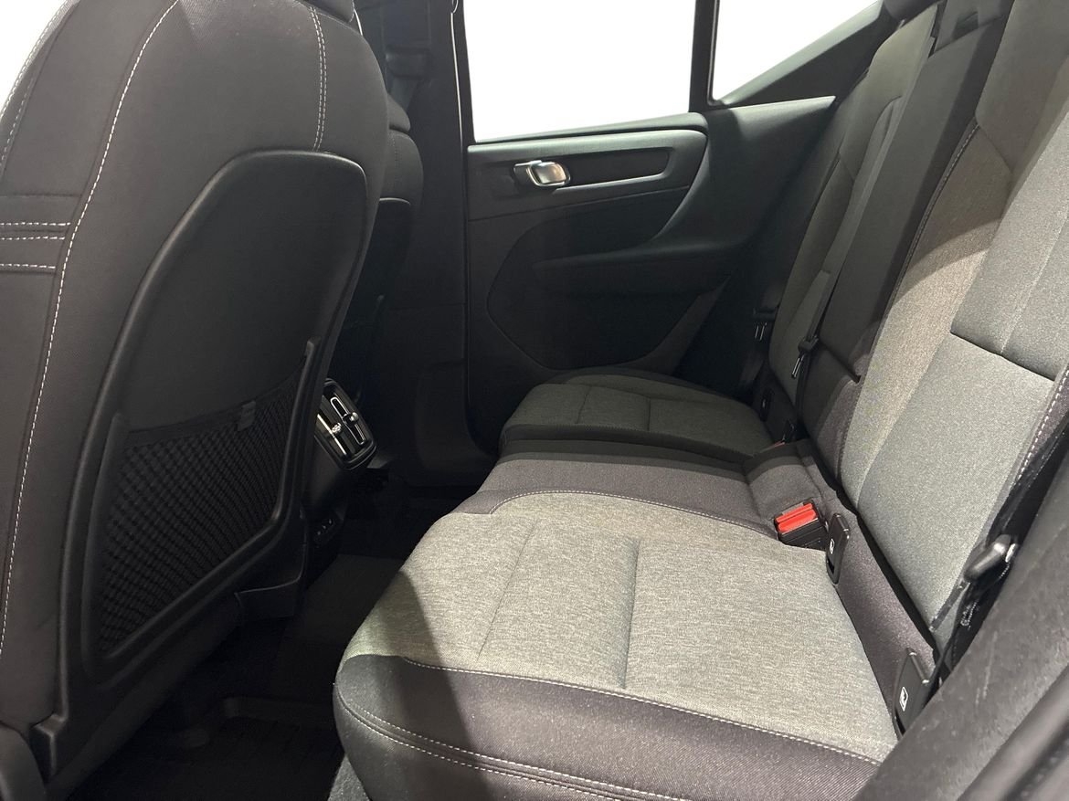 Volvo XC40 B4 2022, photo 6/17