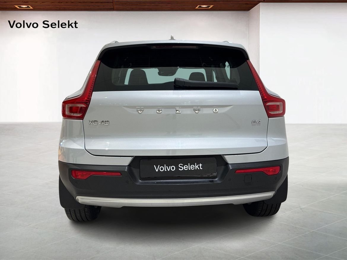 Volvo XC40 B4 2022, photo 7/17