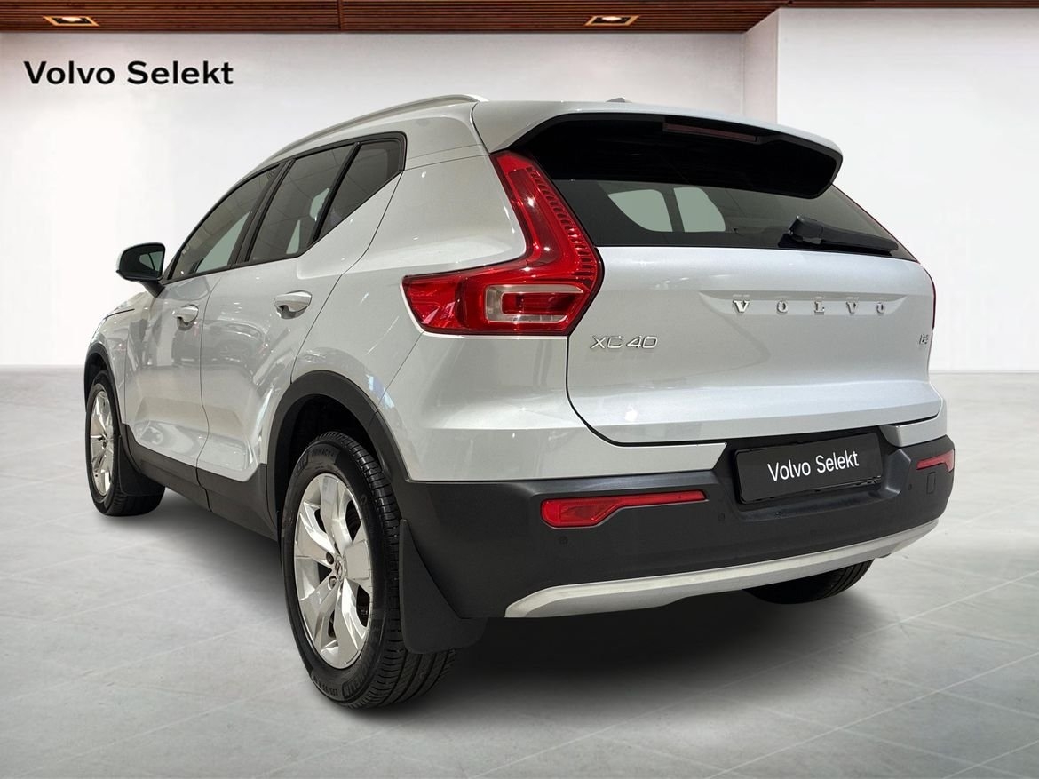 Volvo XC40 B4 2022, photo 2/17