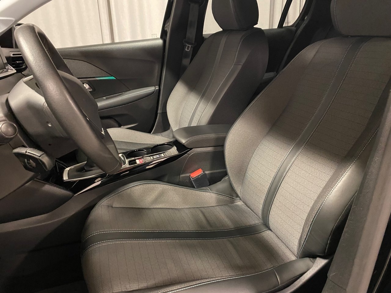 Peugeot 208 ALLURE PACK PT 100hk Manuell 2023, bild 7/10