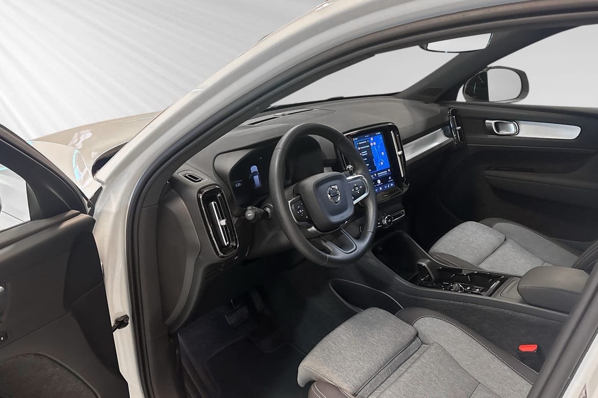 Volvo XC40 B4 Plus Dark 2026, bild 7/10