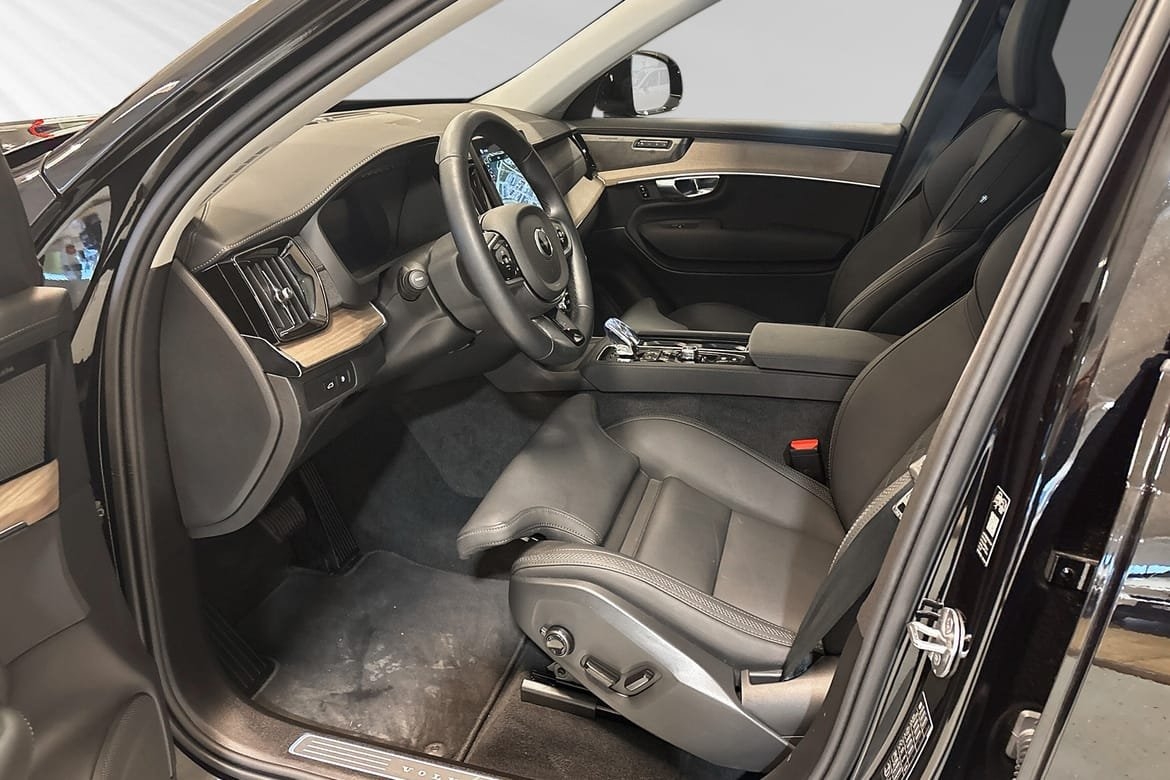 Volvo XC90 T8 Ultra Dark 2026, photo 7/10