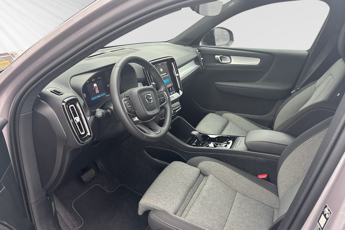 Volvo XC40 B4 Plus Dark 2026, bild 7/10