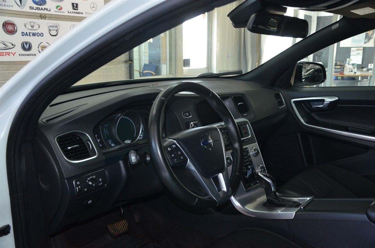 Volvo V60 Cross Country D4 Momentum 2016, bild 5/10