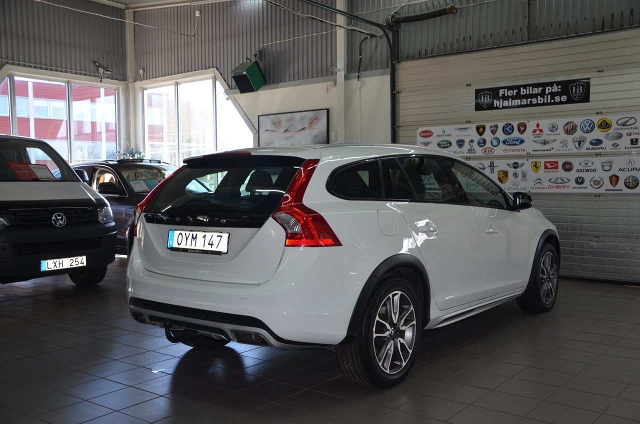 Volvo V60 Cross Country D4 Momentum 2016, bild 3/10