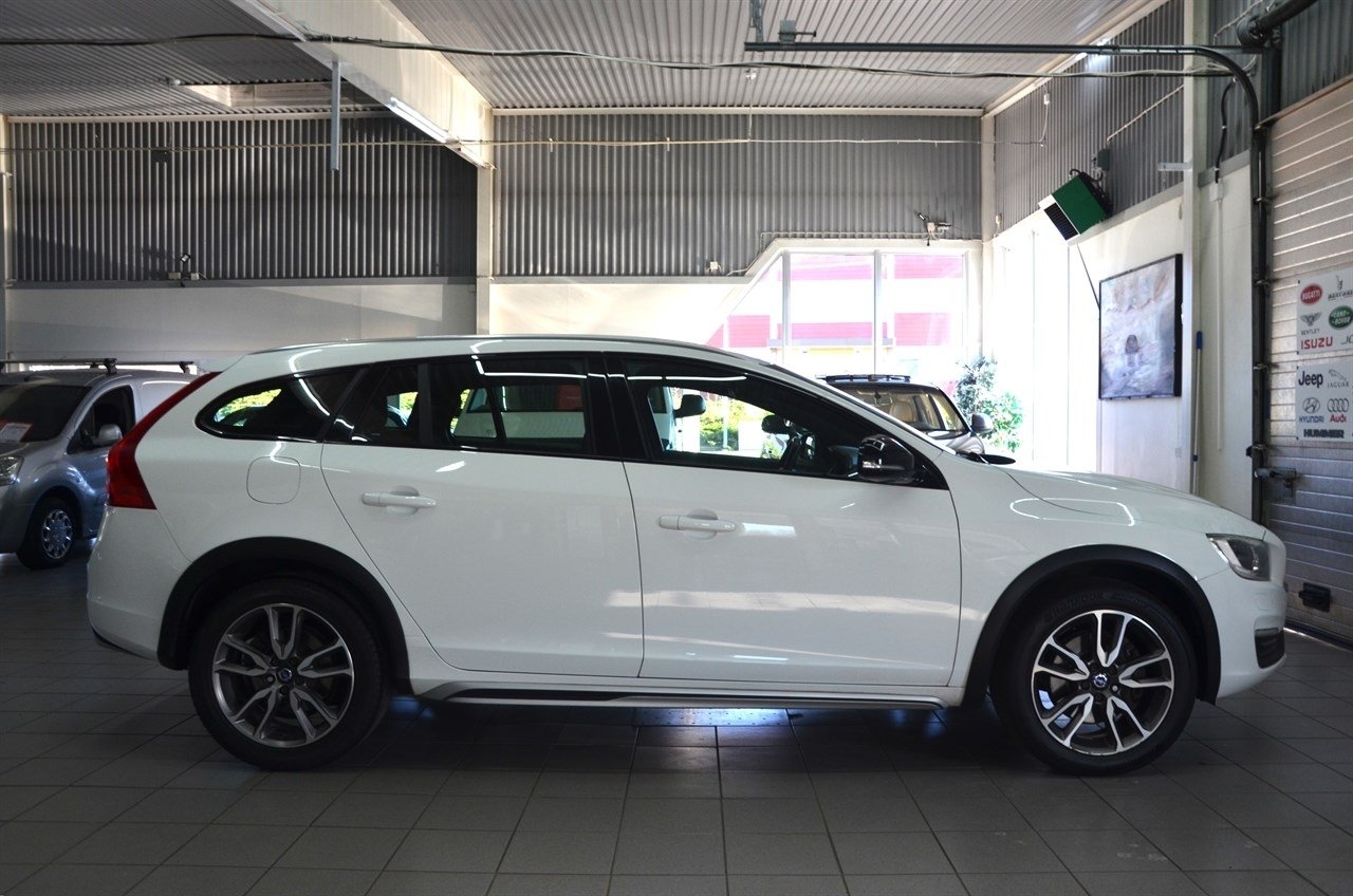 Volvo V60 Cross Country D4 Momentum 2016, bild 2/10