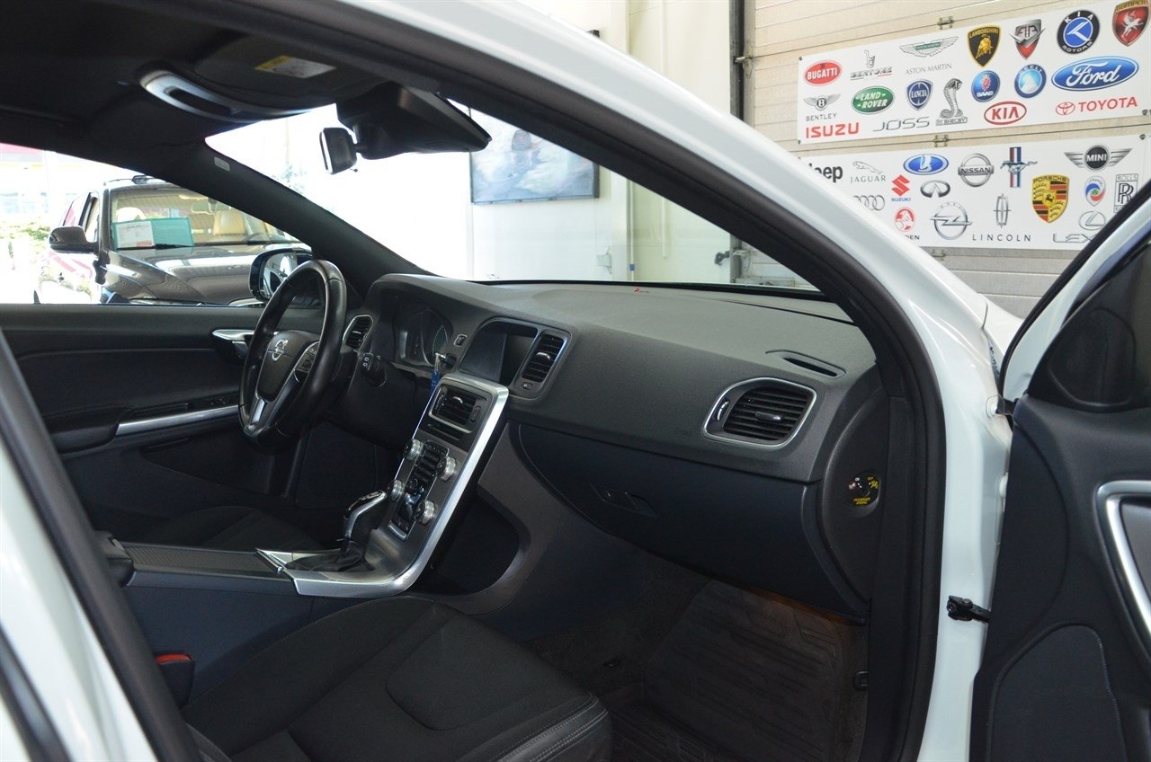Volvo V60 Cross Country D4 Momentum 2016, bild 7/10