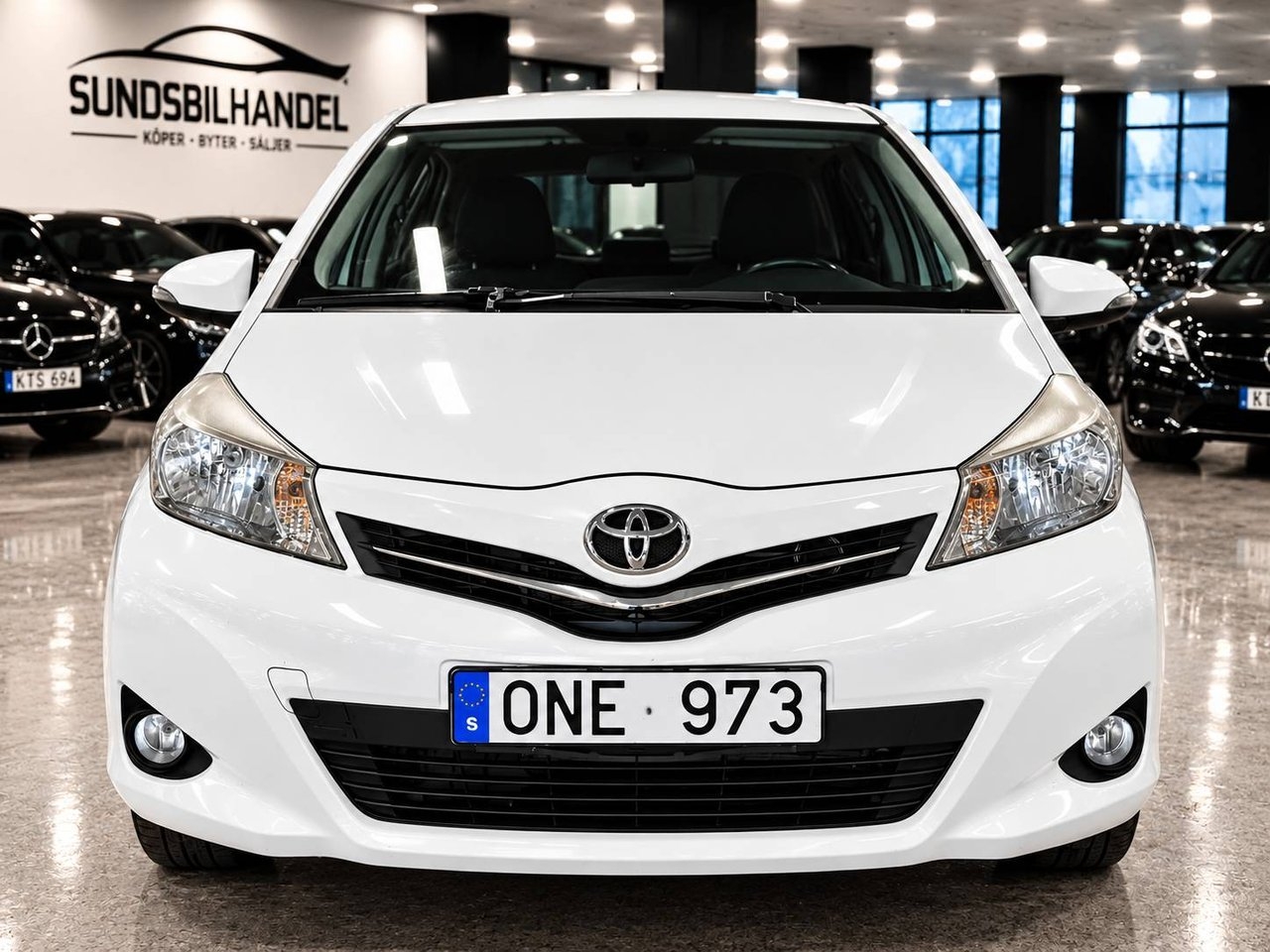 Toyota Yaris 1.33 Active 2012, bild 2/10
