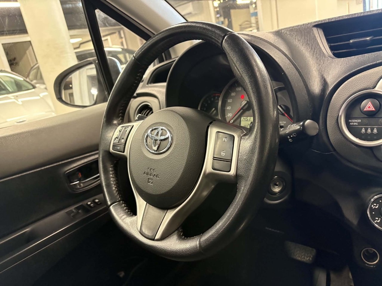 Toyota Yaris 1.33 Active 2012, bild 6/10