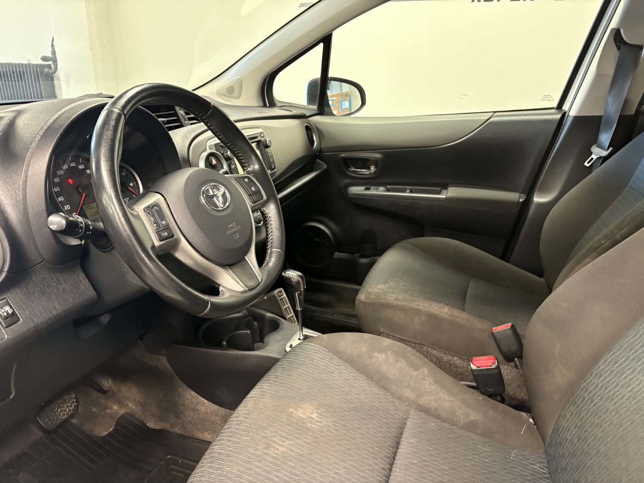 Toyota Yaris 1.33 Active 2012, bild 5/10