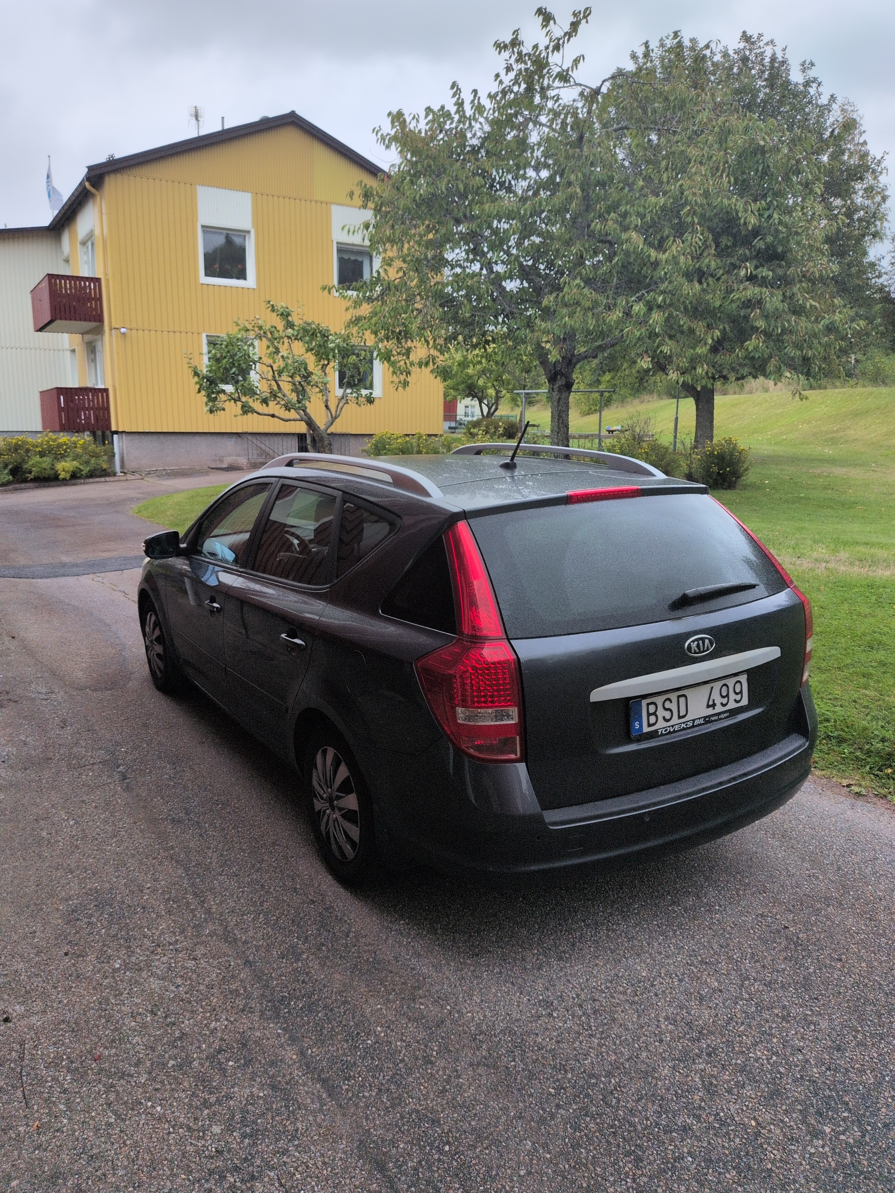 Kia Ceed SW 1.6 CRDi Manuell 2011, bild 3/10
