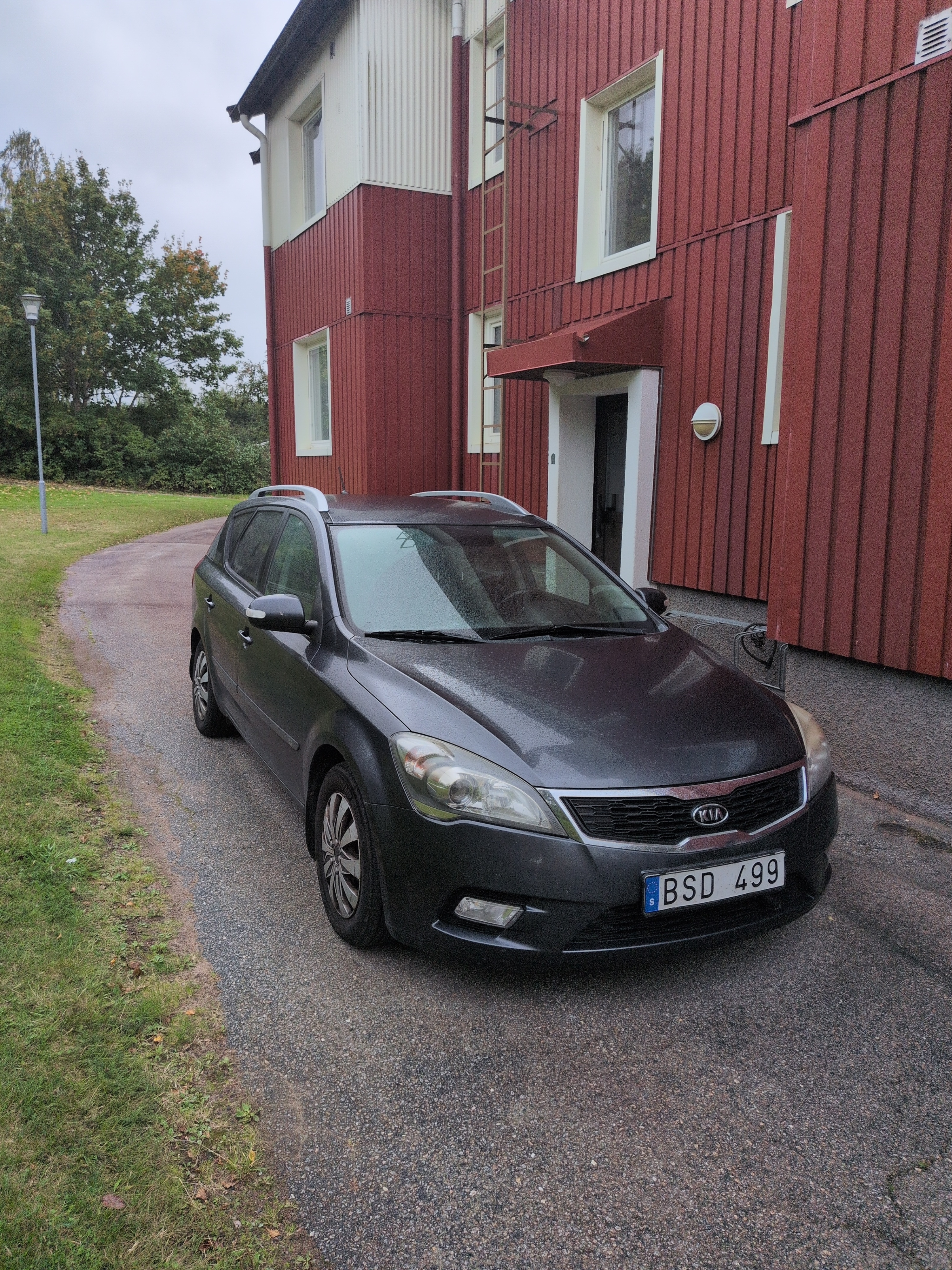Kia Ceed SW 1.6 CRDi Manuell 2011, bild 2/10