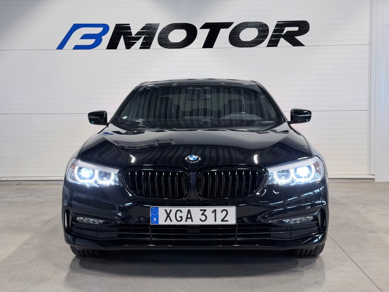 BMW 520i Sport Line 2018, bild 2/10