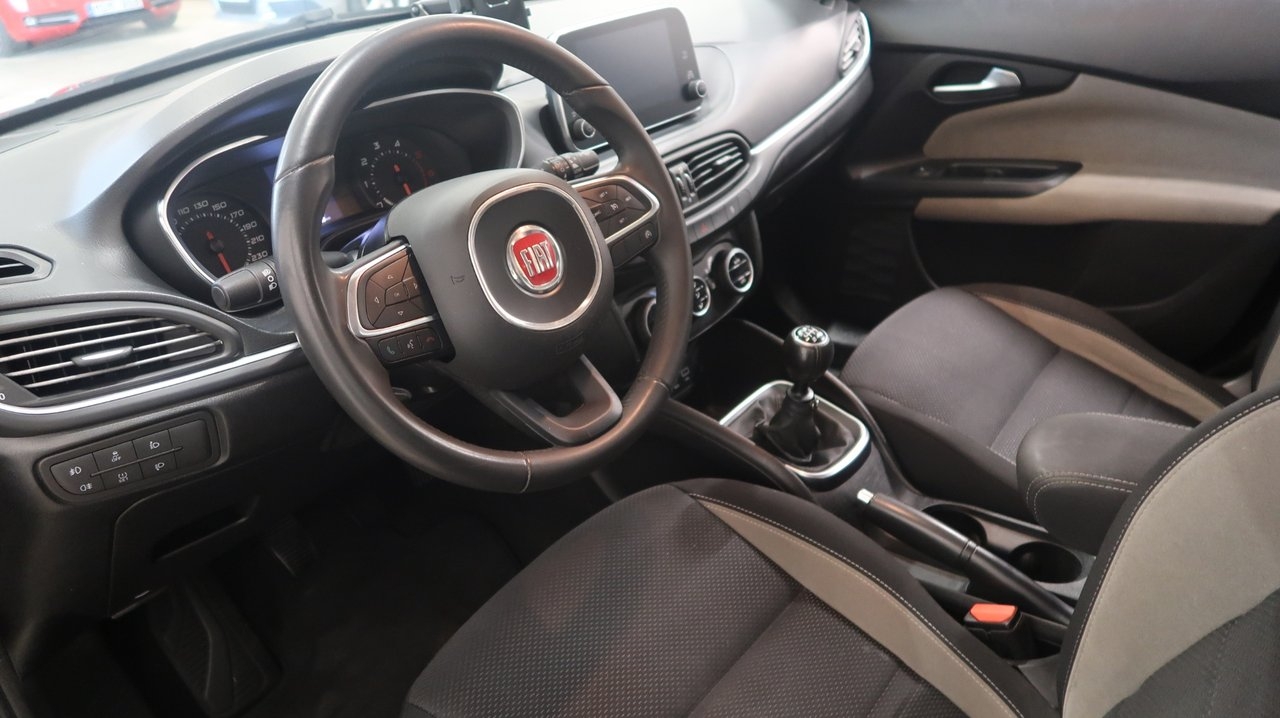 Fiat Tipo 1.6 Multijet Lounge 2017, bild 9/10