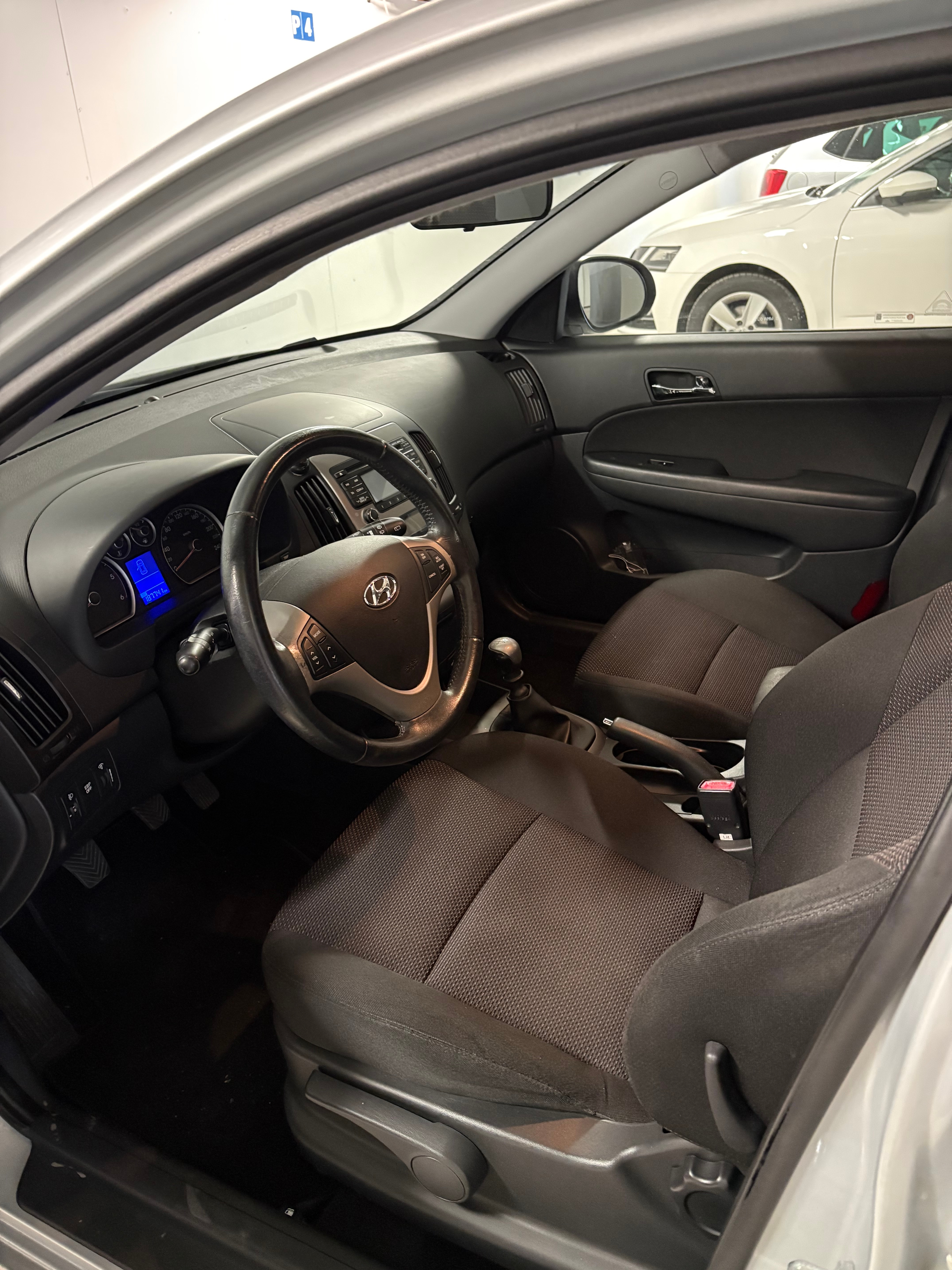 Hyundai i30 1.6 CRDi 2010, bild 5/8